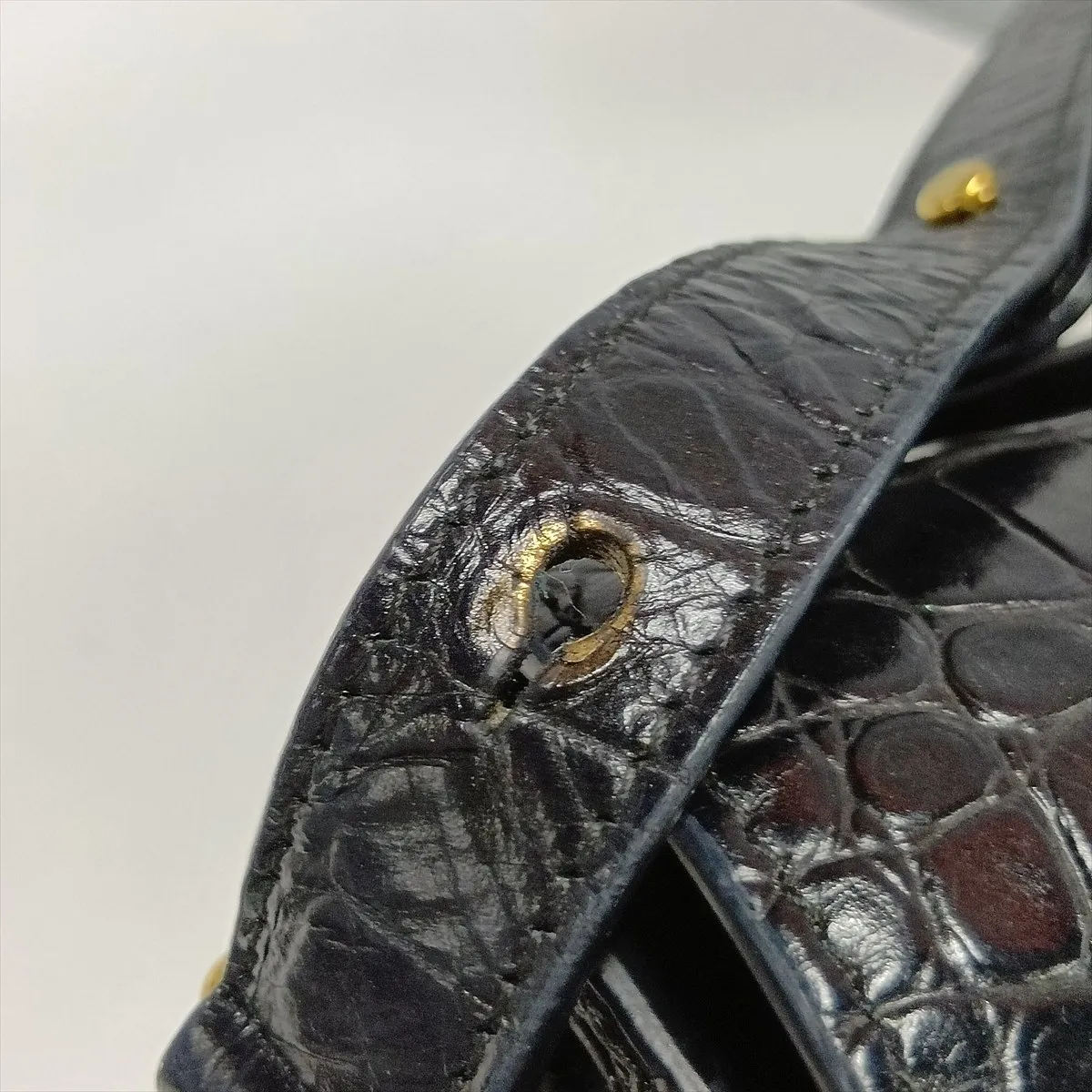 crocodile-embossed shoulder bag, black, 695541 — view 13