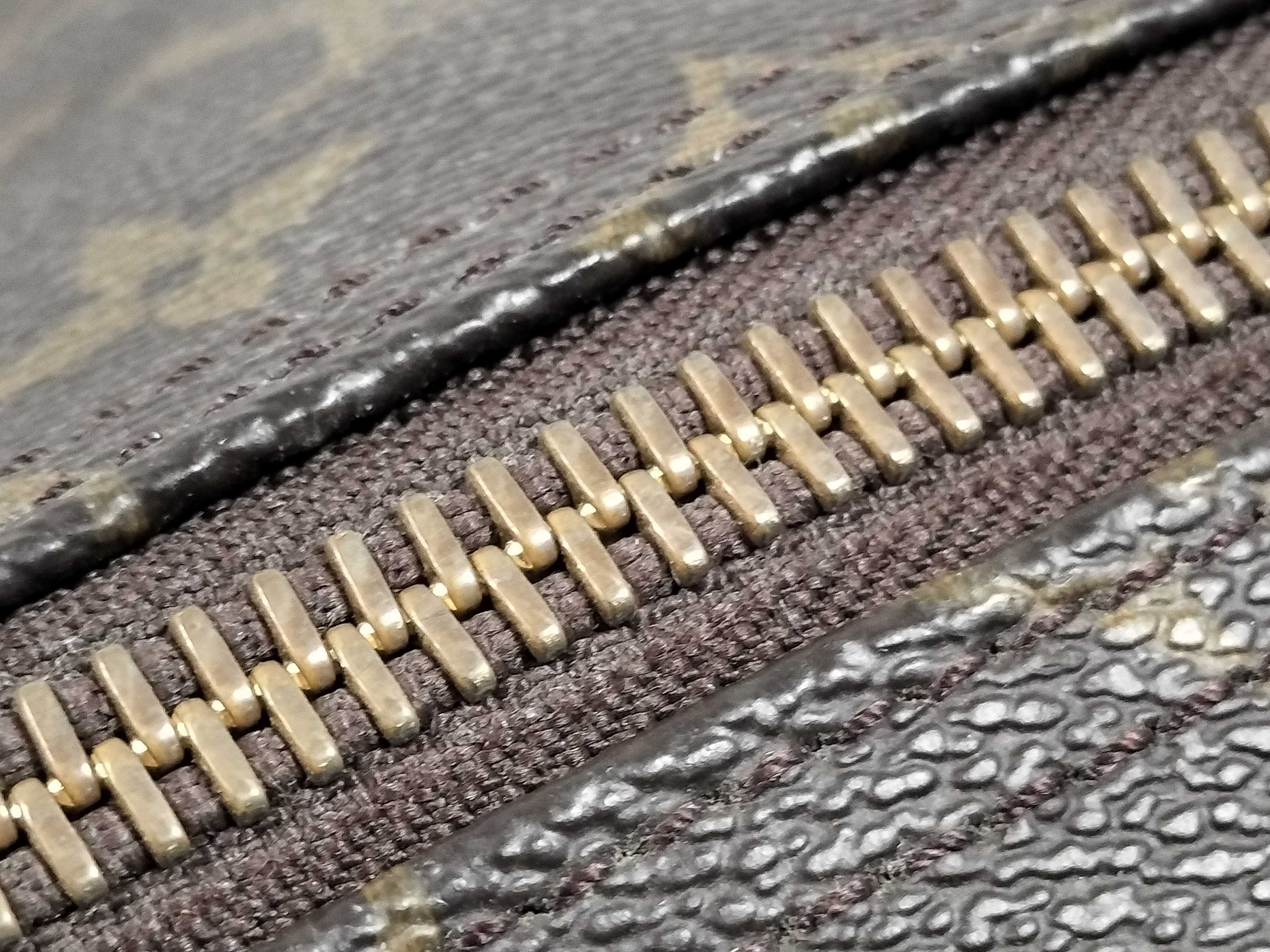 Monogram LOUIS_VUITTON M41424 Keepall 55 MI9001 Boston bag with name tag, handle strap, and padlock. — view 8