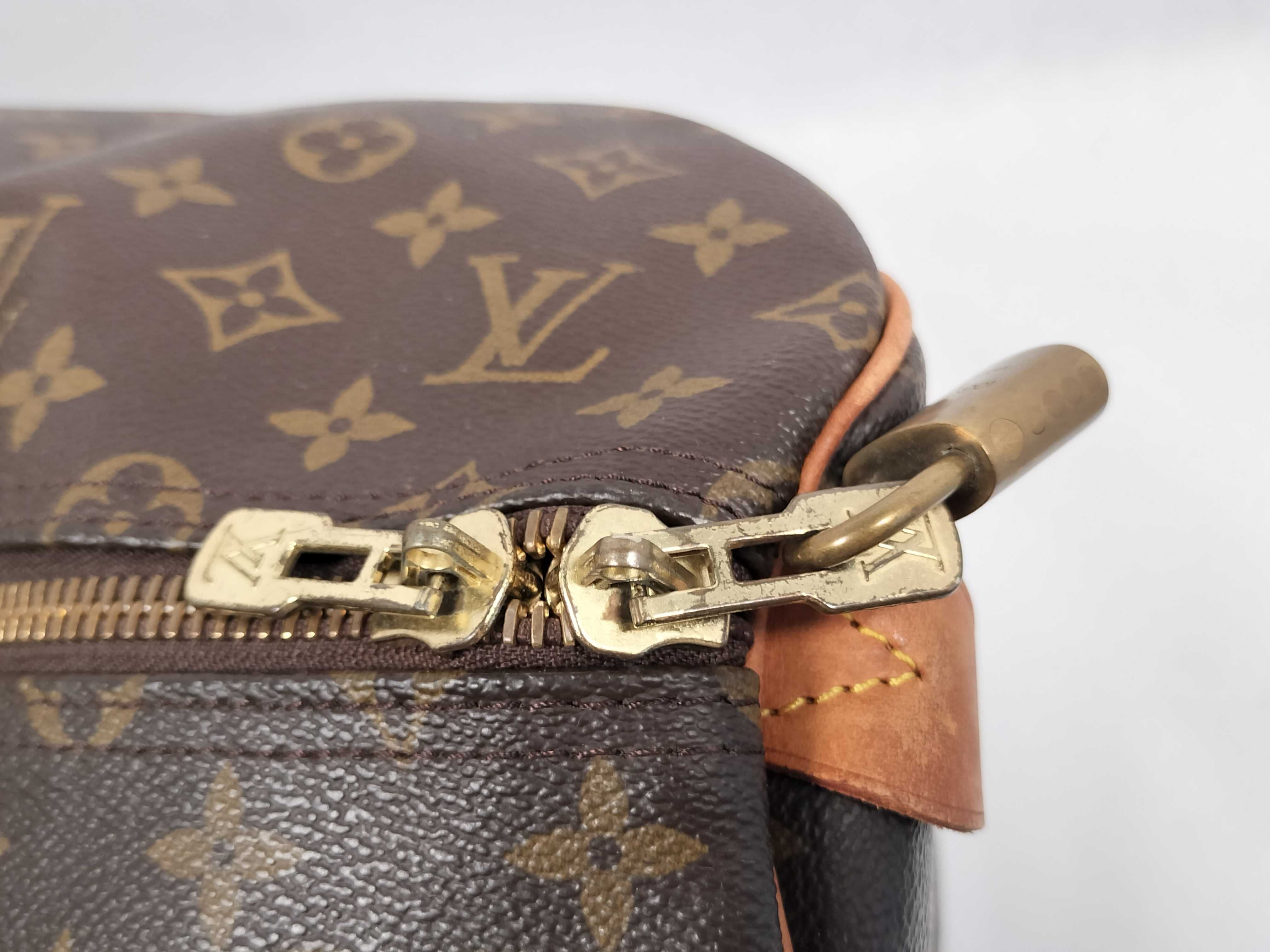 Monogram LOUIS_VUITTON M41424 Keepall 55 MI9001 Boston bag with name tag, handle strap, and padlock. — view 9