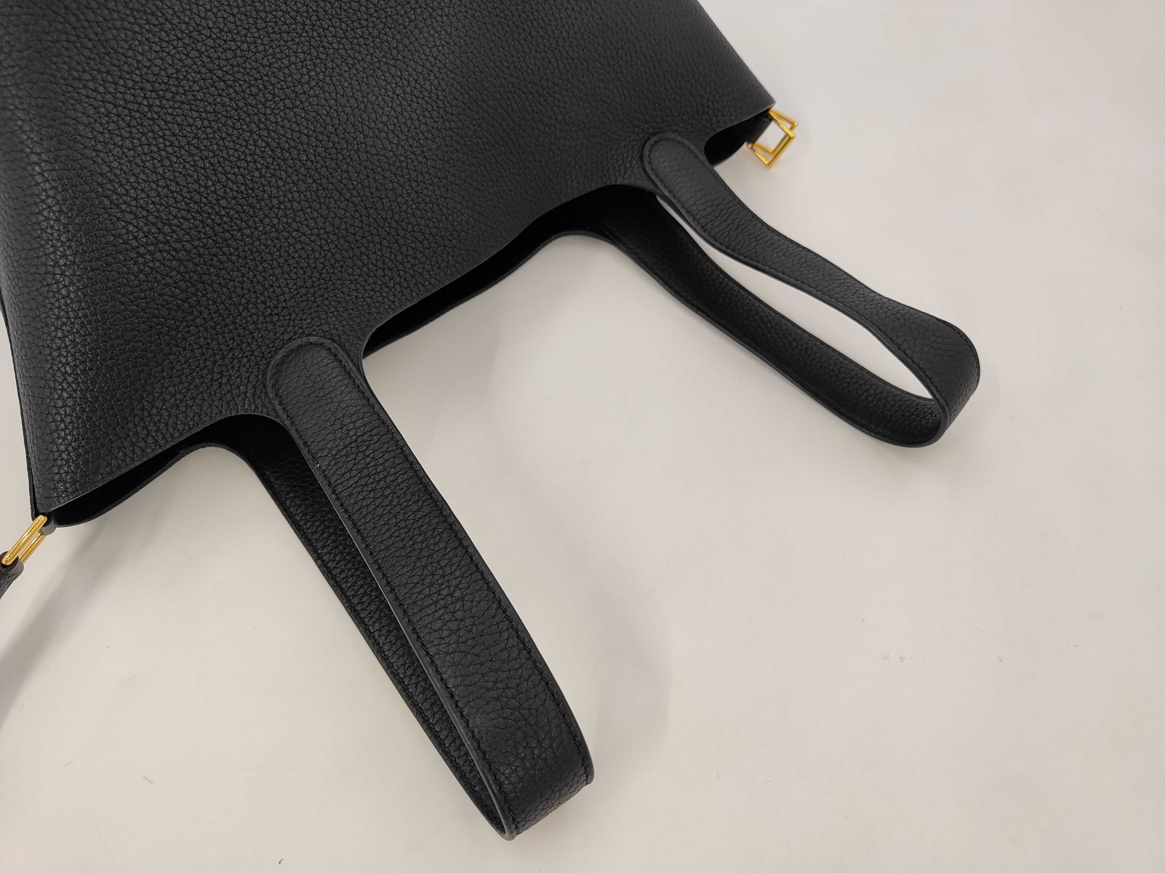 Picotin Lock MM handbag in Taurillon Clemence leather, black with gold hardware and Y stamp. — view 5