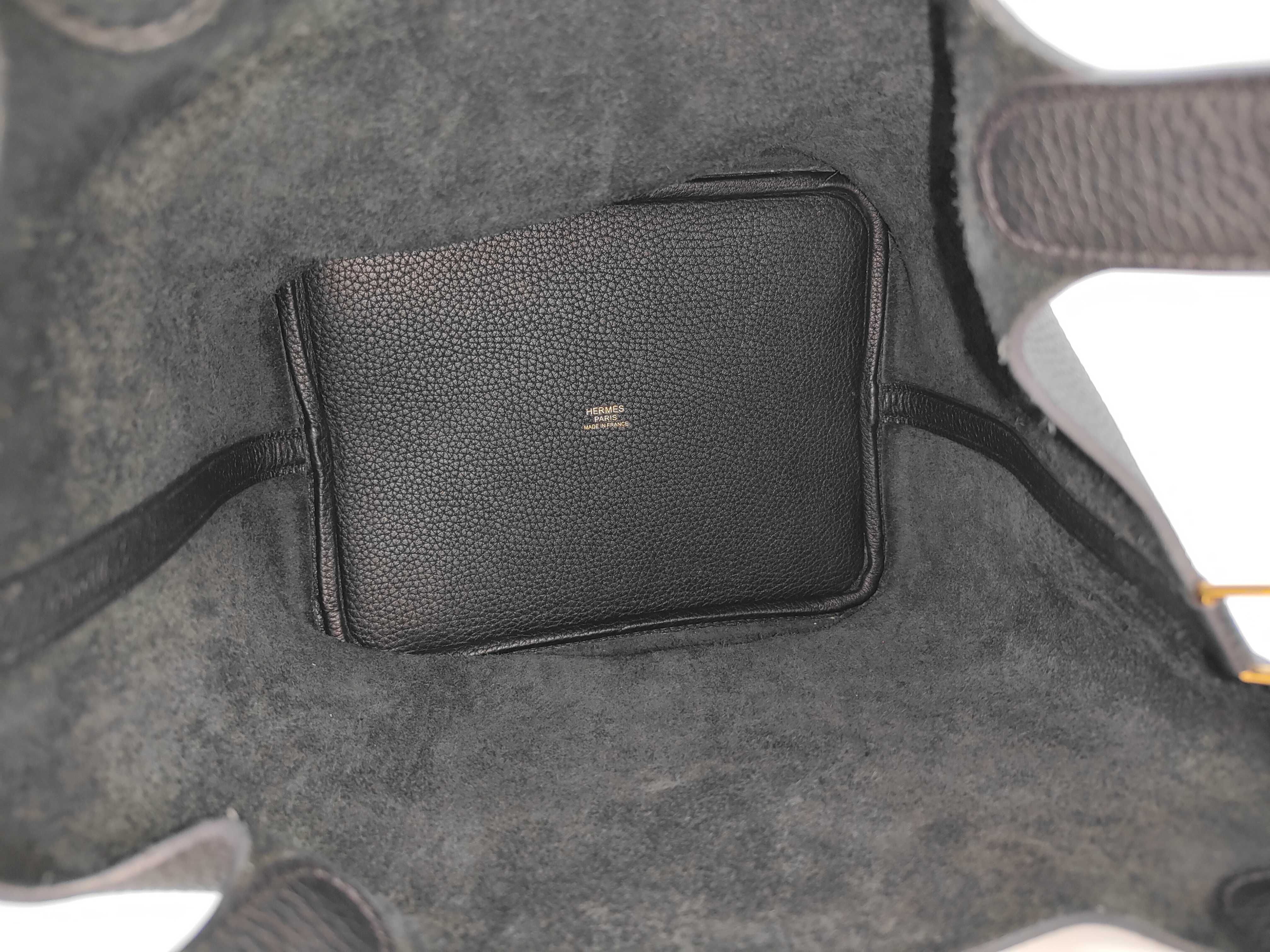 Picotin Lock MM handbag in Taurillon Clemence leather, black with gold hardware and Y stamp. — view 8