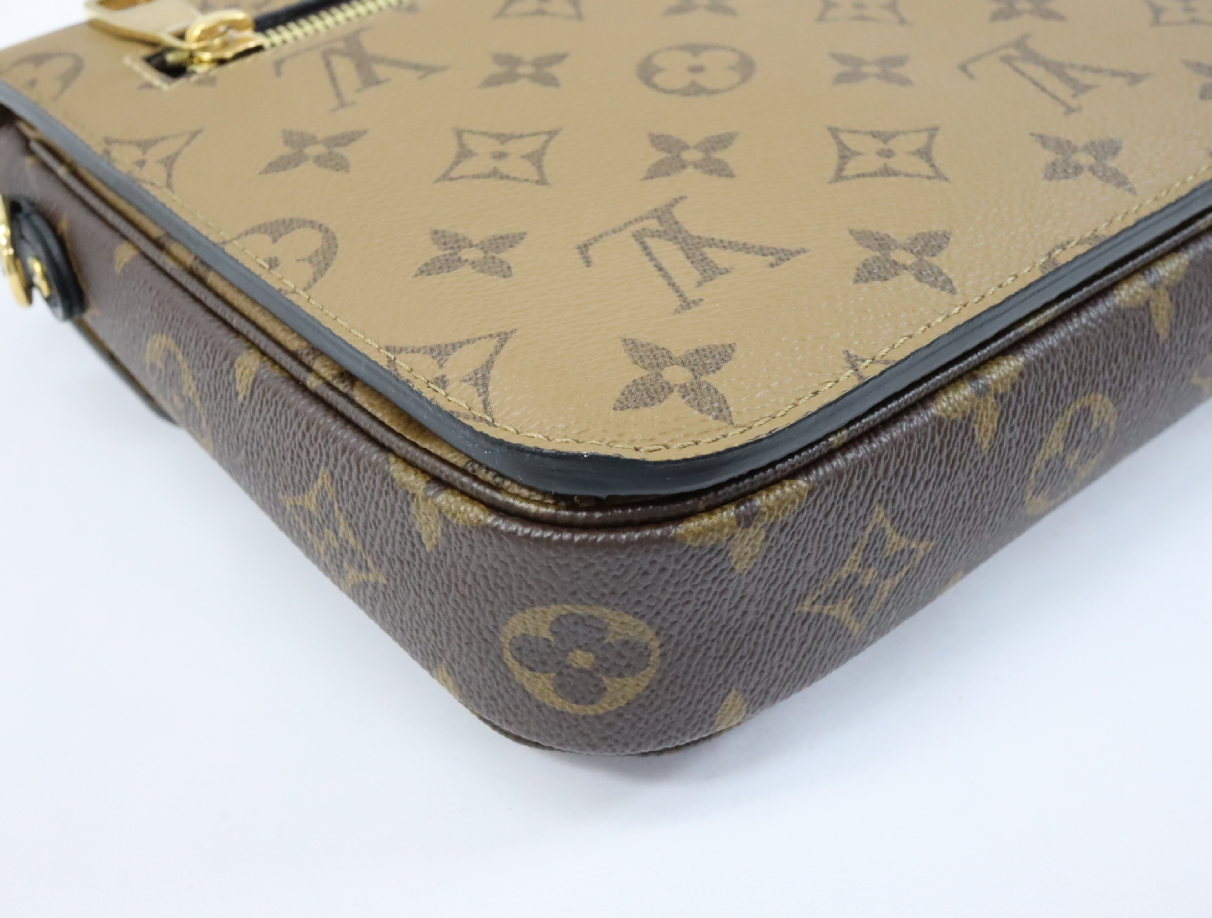 Monogram Reverse Pochette Metis MM M44876 (RFID detected) Shoulder Bag — view 9