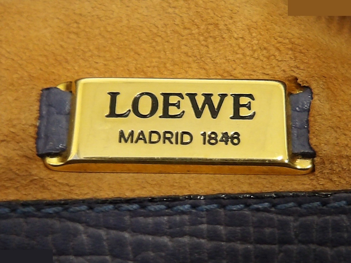 handbag, gold hardware, vintage. — view 4