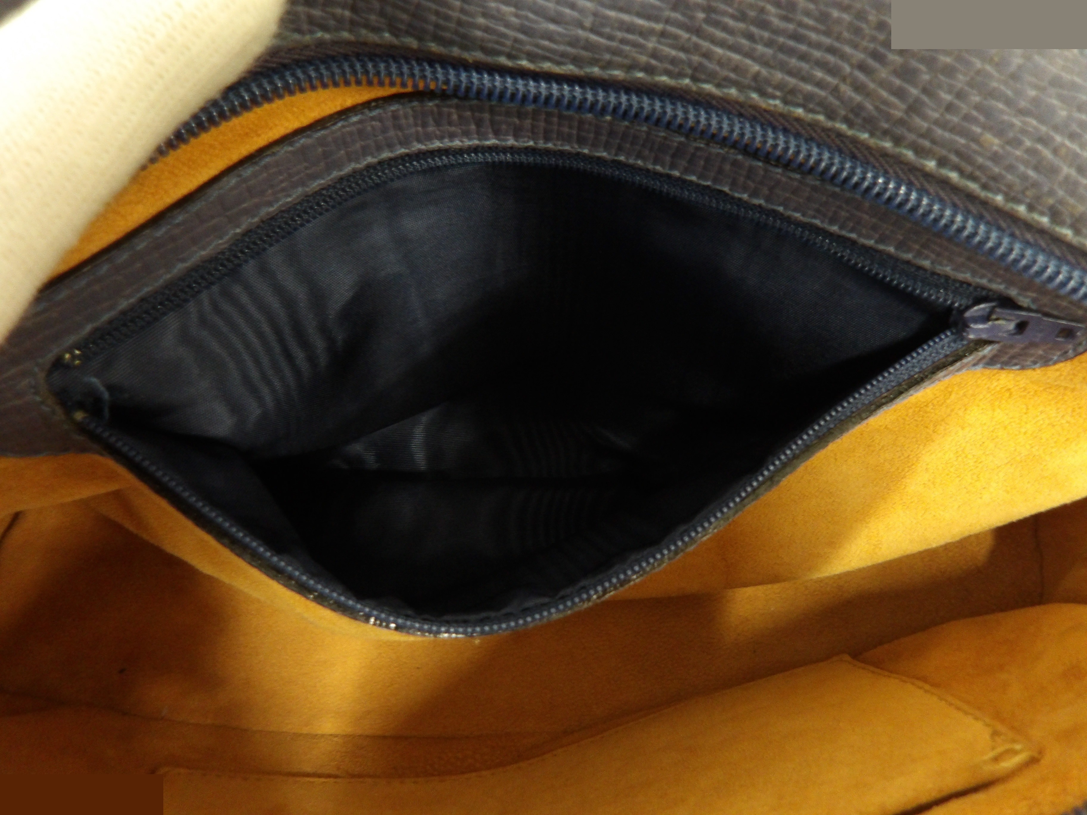 handbag, gold hardware, vintage. — view 6
