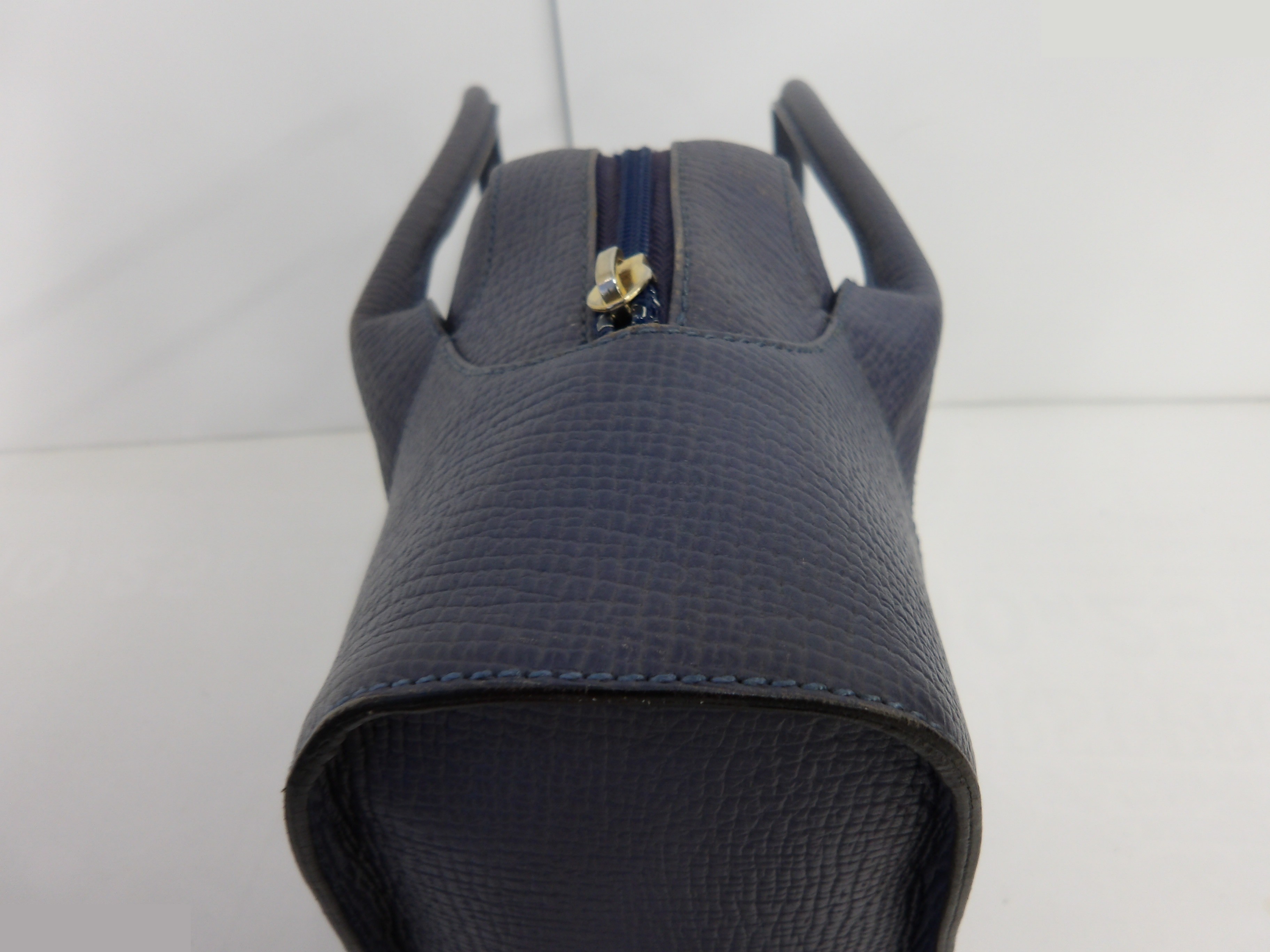 handbag, gold hardware, vintage. — view 8
