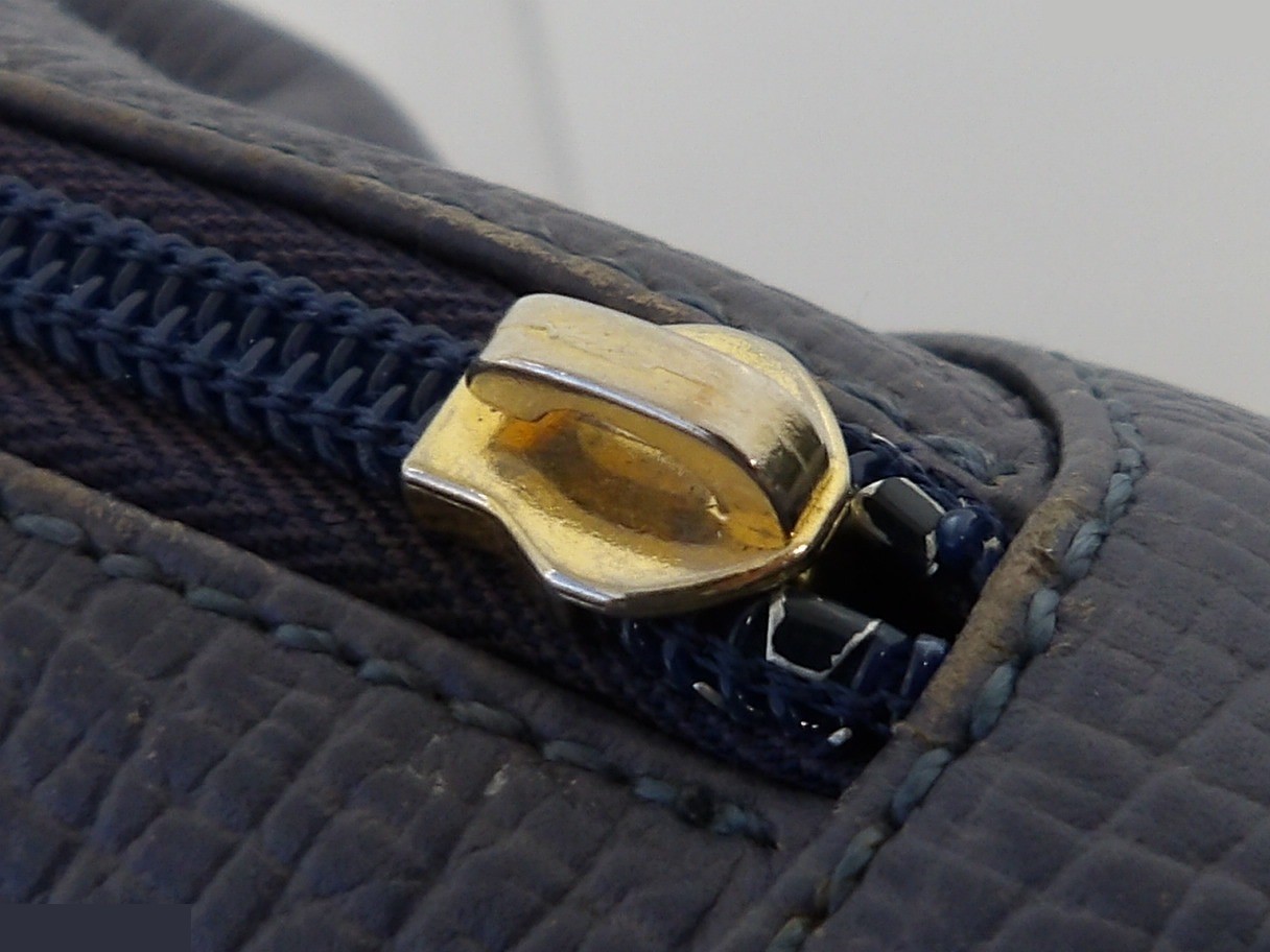 handbag, gold hardware, vintage. — view 10