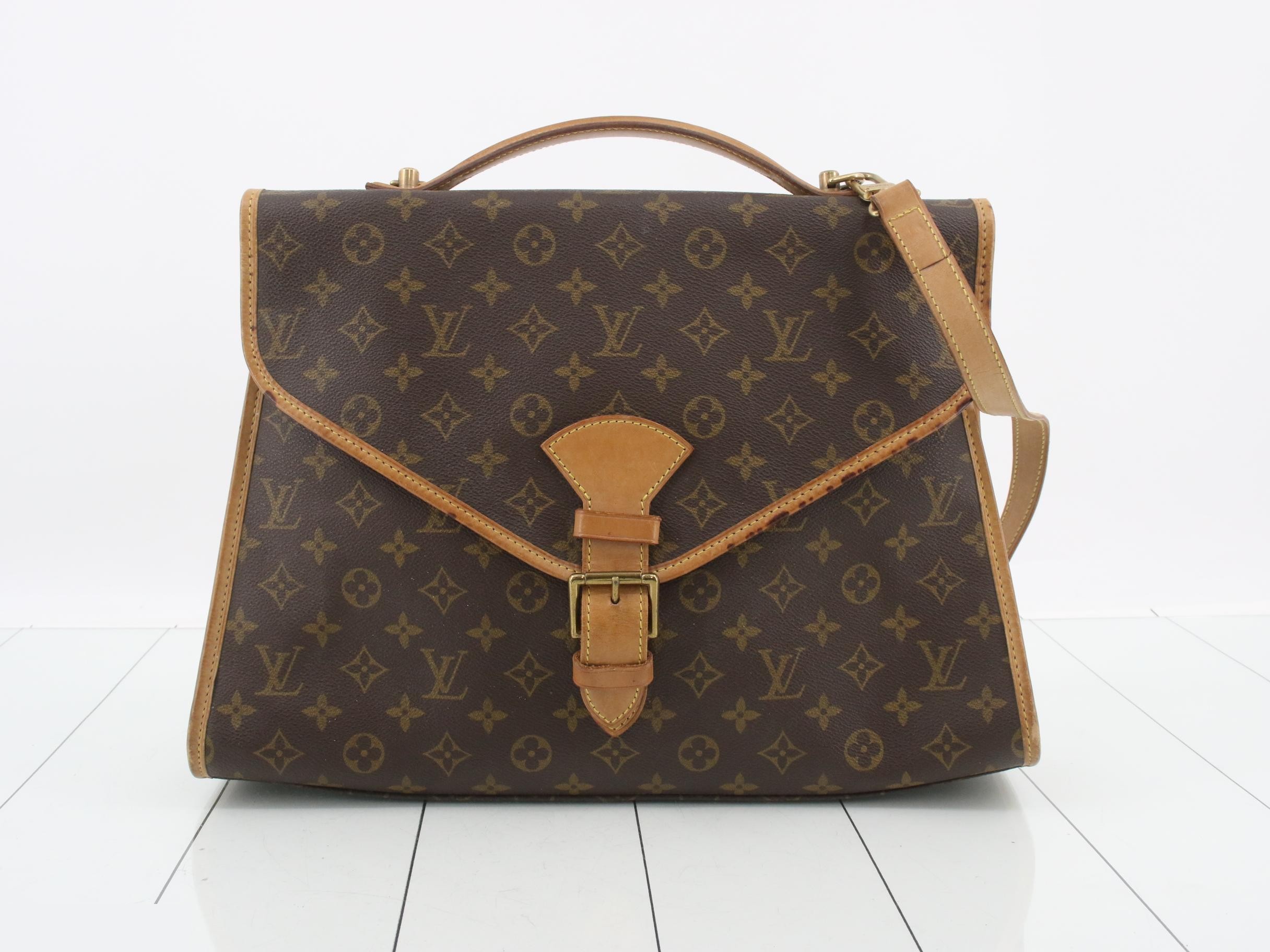 Beverly with shoulder strap