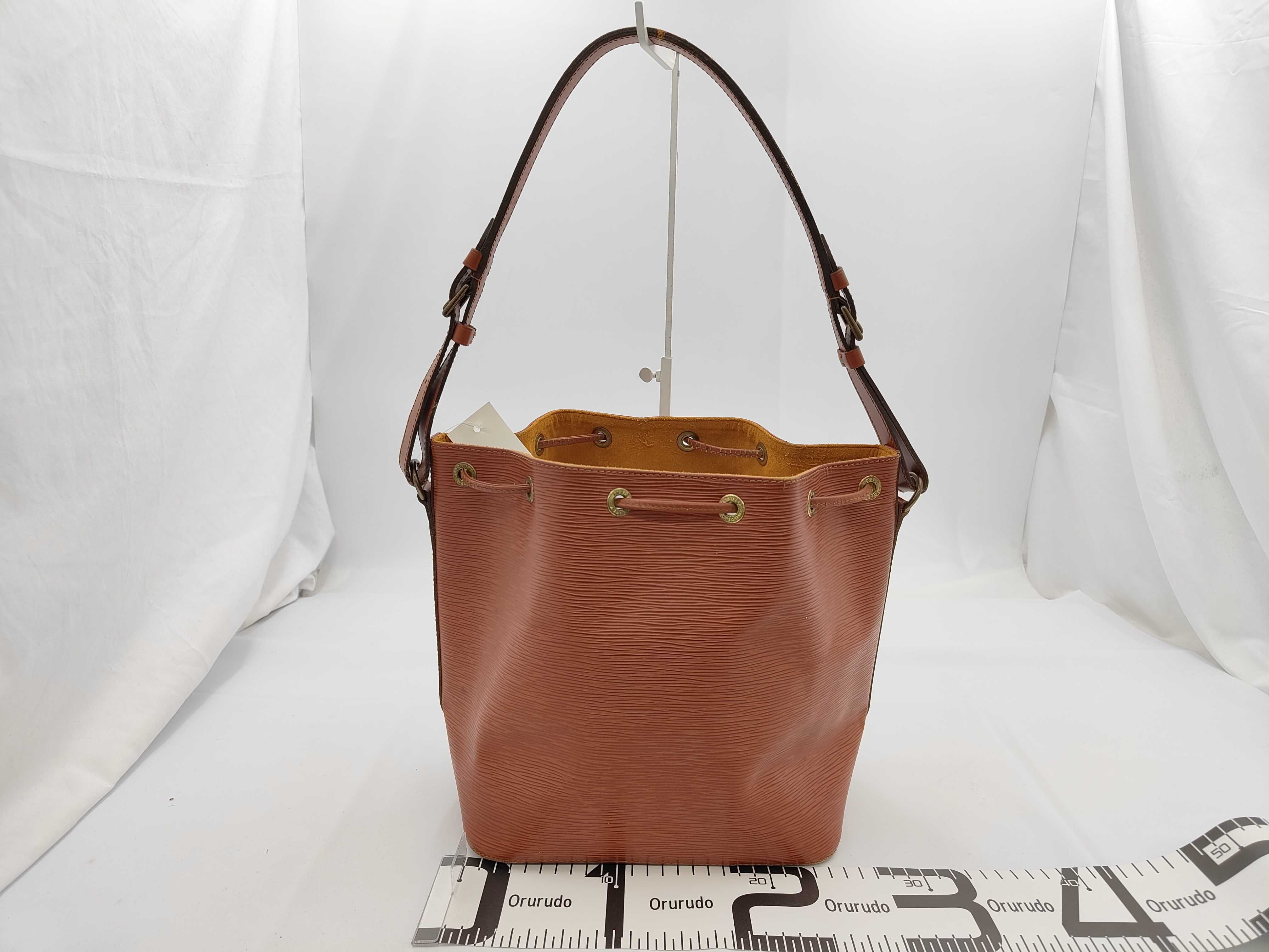 Epi Petit Noé Shoulder Bag — view 2