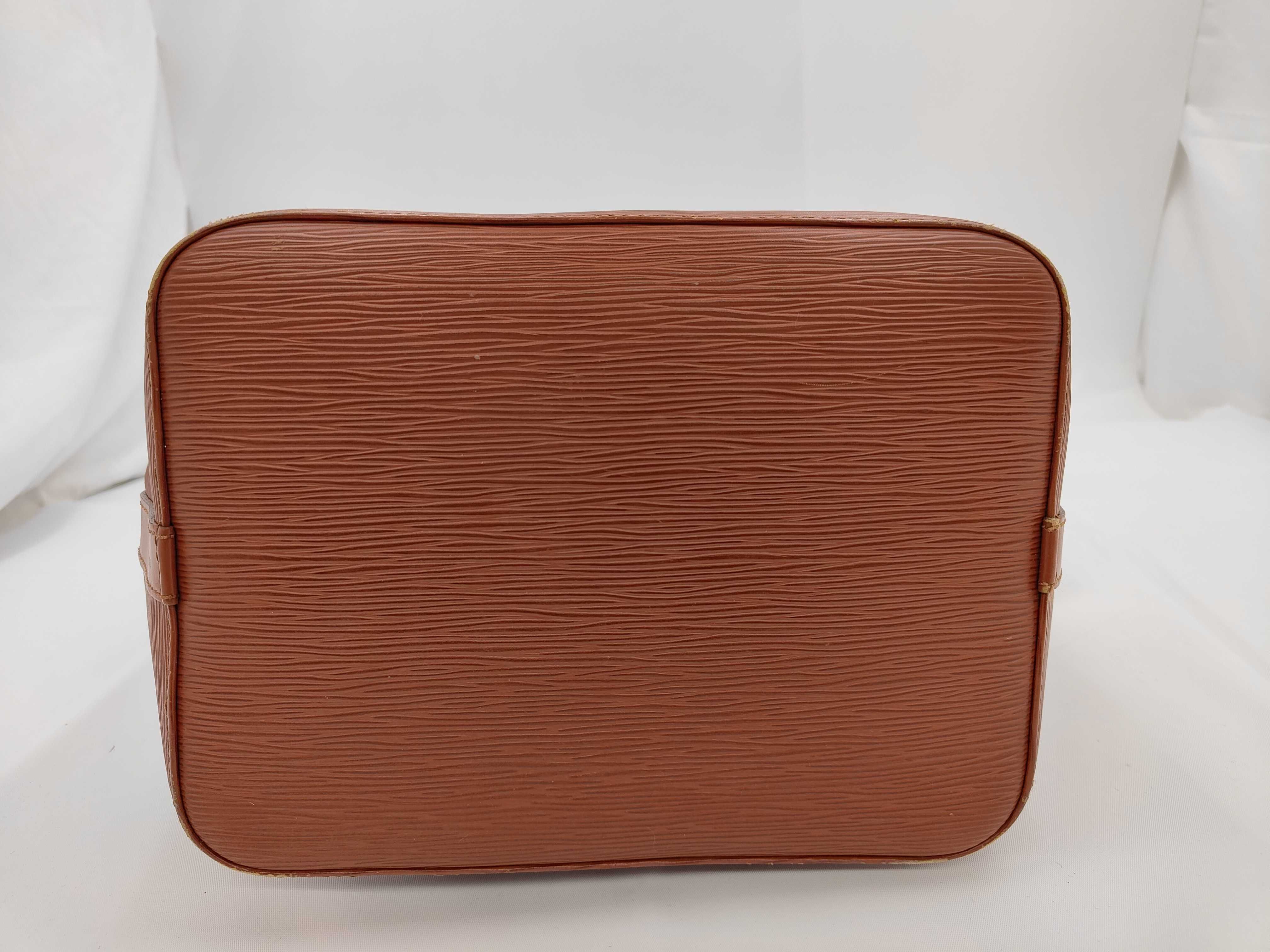 Epi Petit Noé Shoulder Bag — view 5
