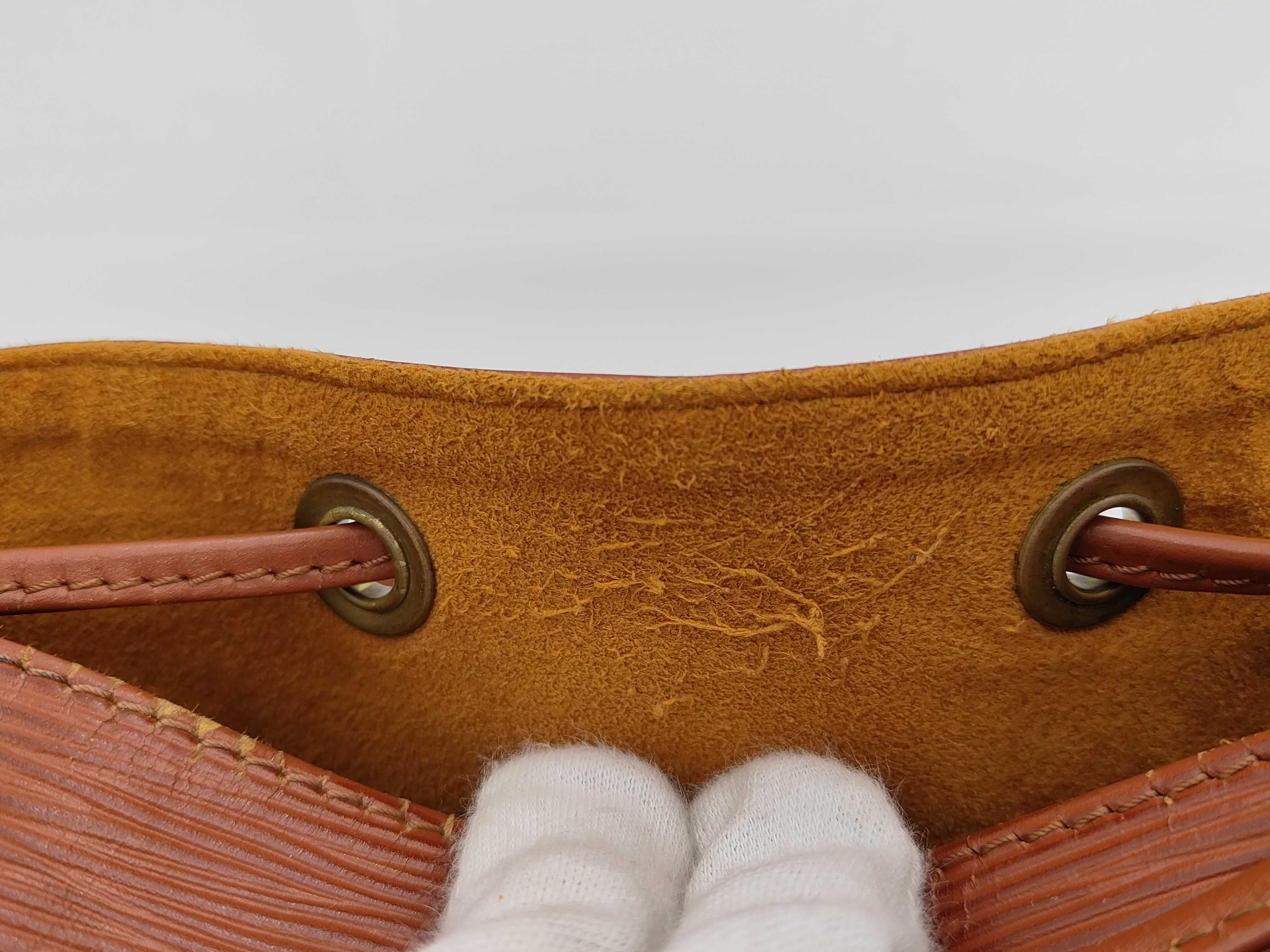 Epi Petit Noé Shoulder Bag — view 9