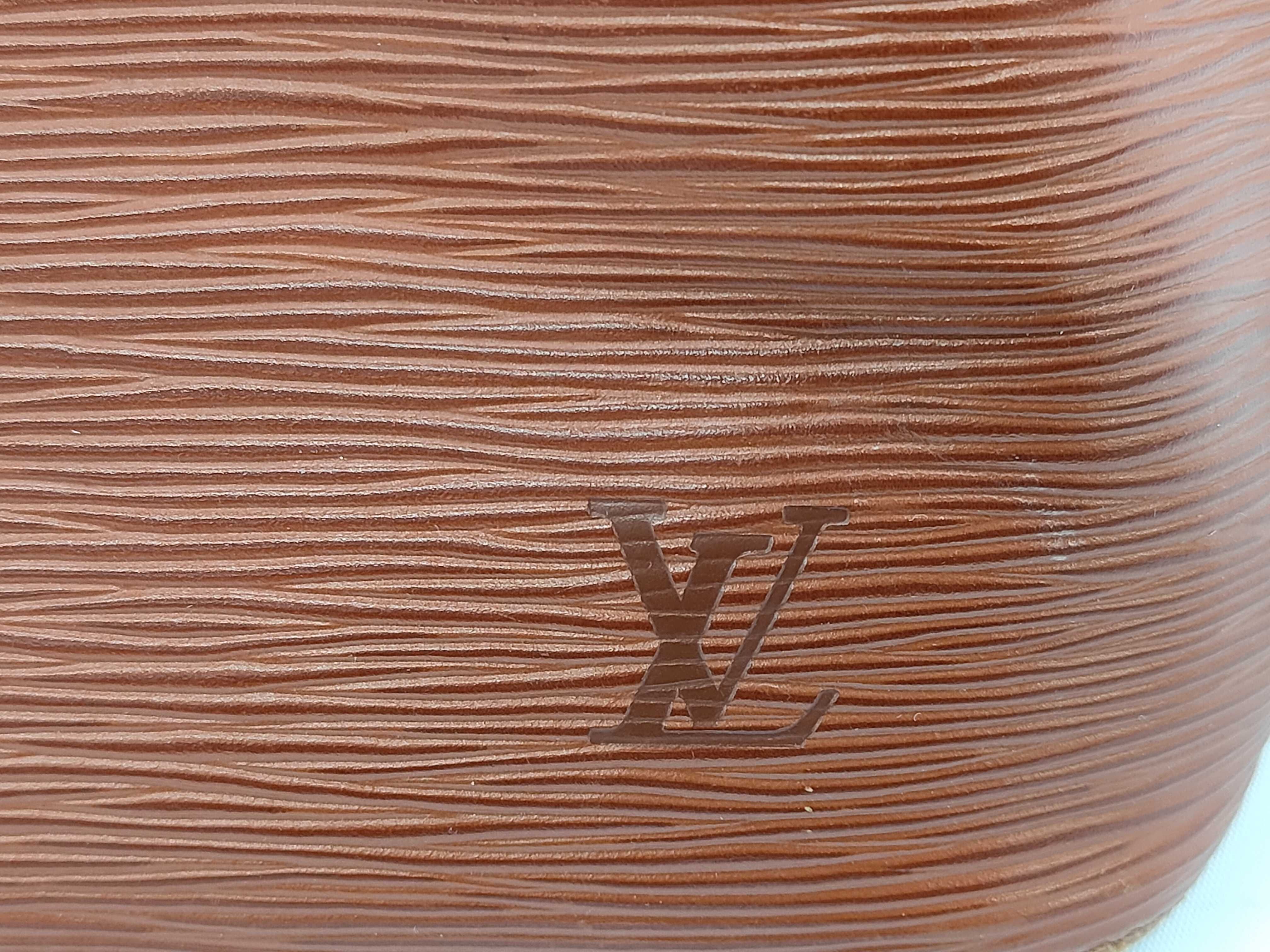 Epi Petit Noé Shoulder Bag — view 10