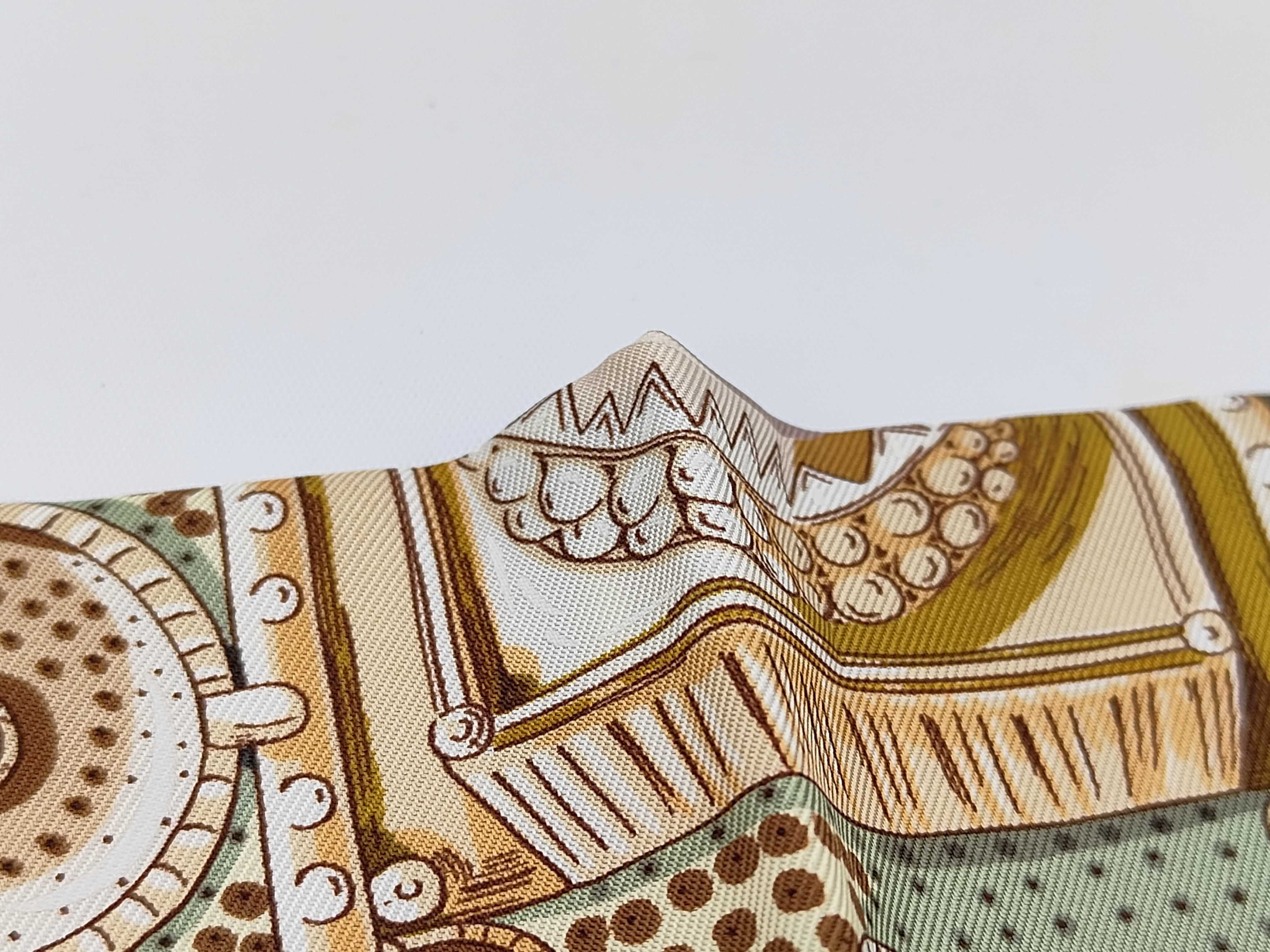 scarf (large) and other accessories — view 6