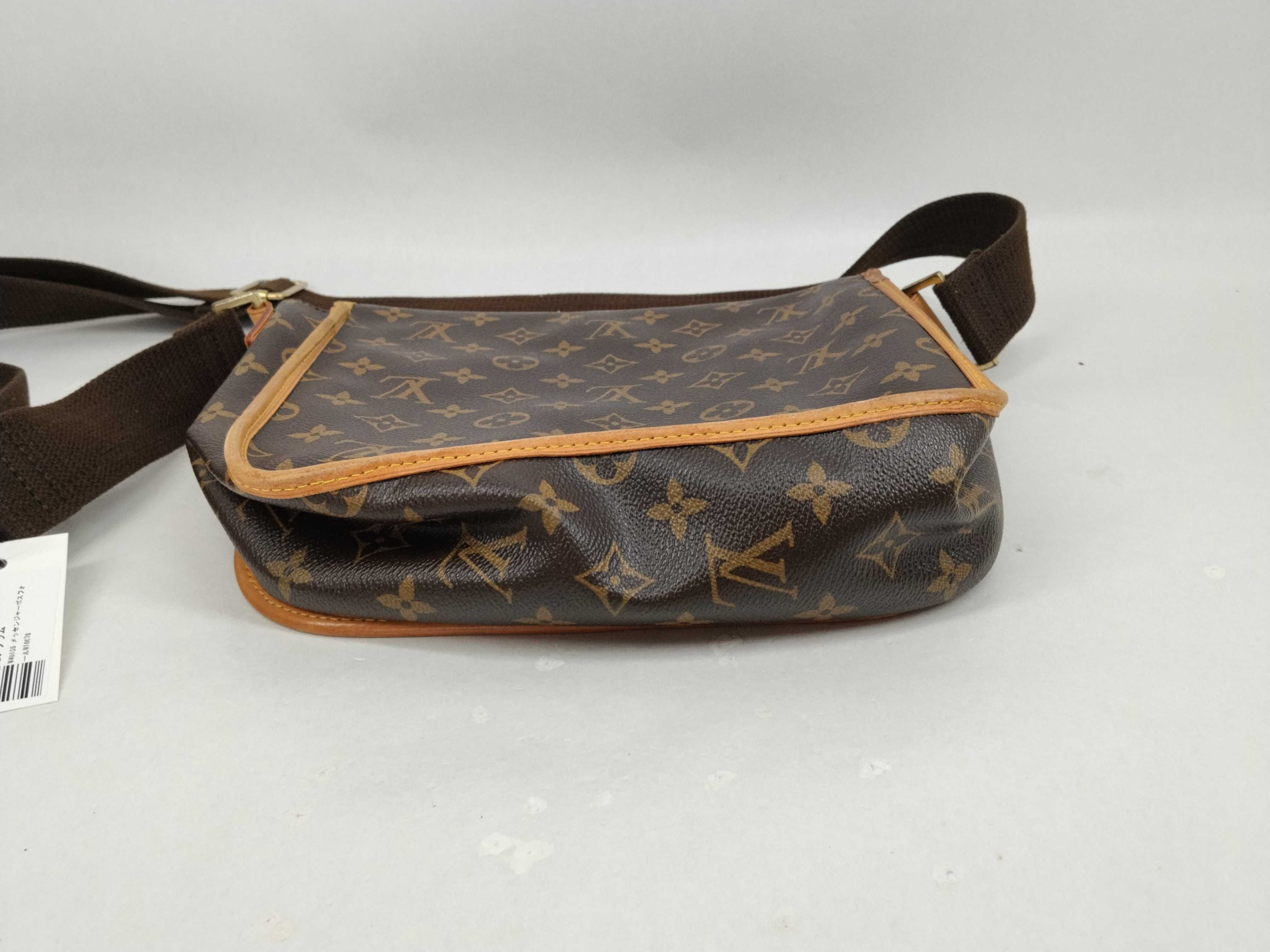 Monogram M40106 Messenger Bosphore Shoulder Bag — view 3