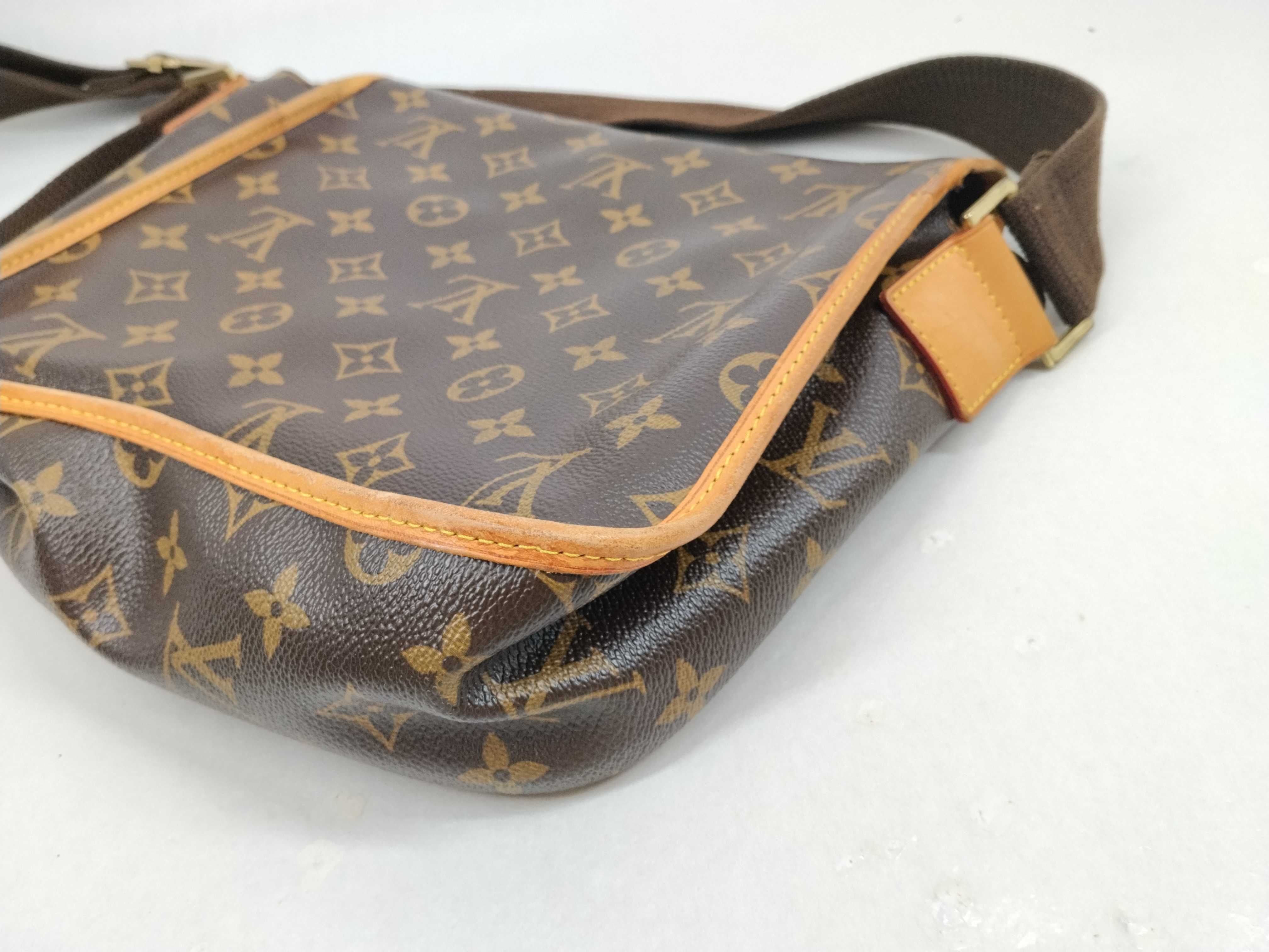 Monogram M40106 Messenger Bosphore Shoulder Bag — view 4