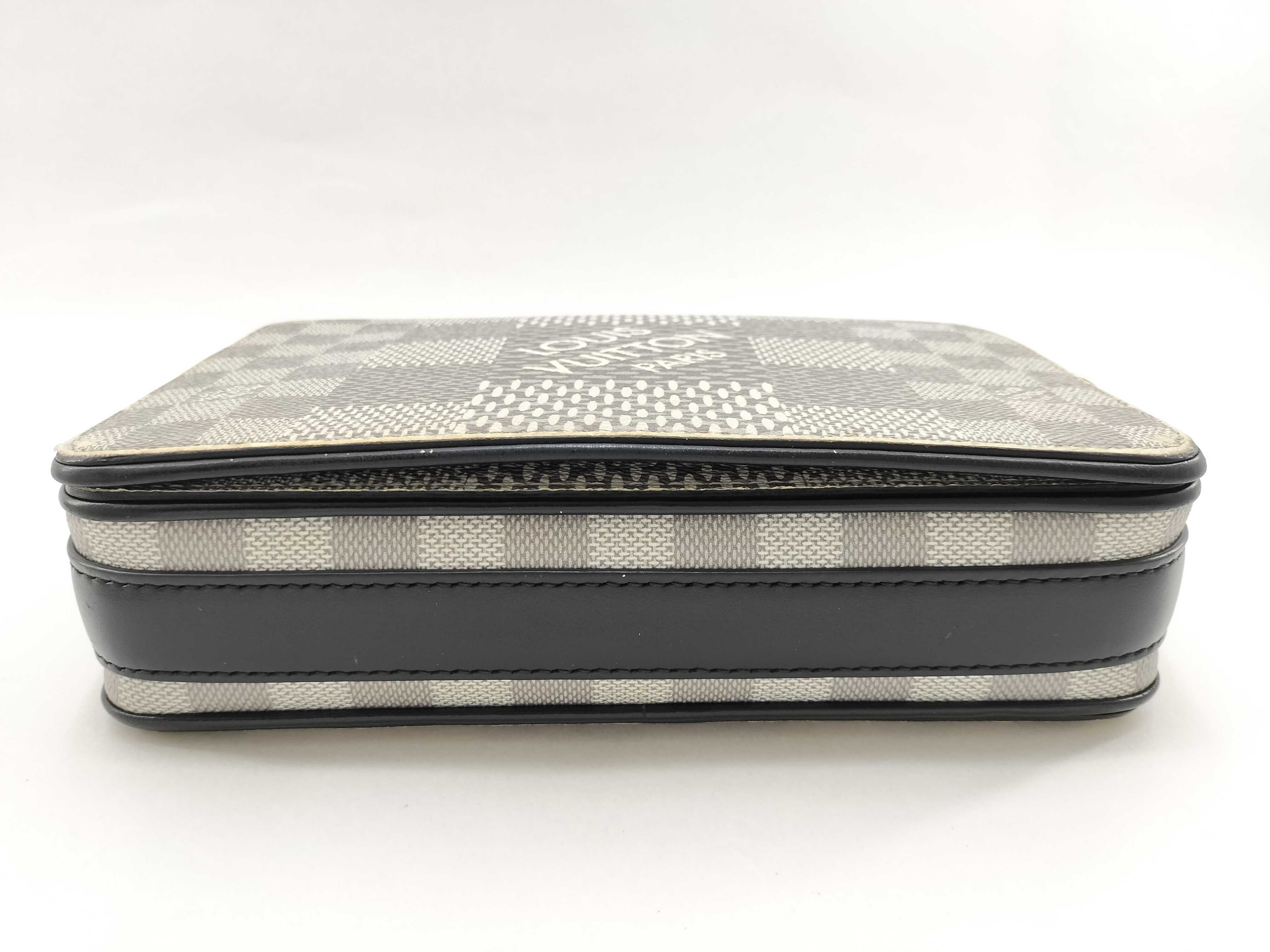 Damier Graphite 3D Studio Messenger Bag N50014 (RFID detected) — view 3
