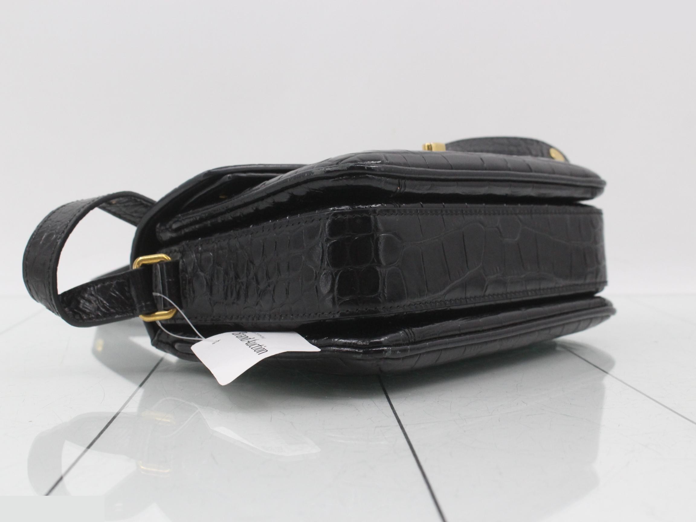 Crocodile-embossed shoulder bag with logo hardware — view 5