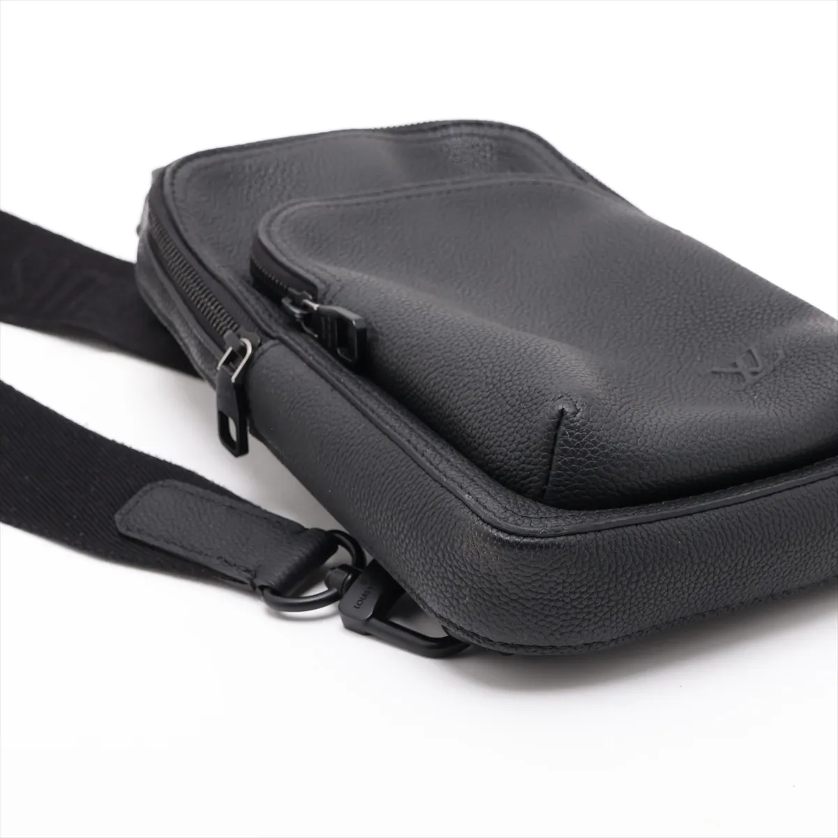 LV Aerogram Avenue Sling Bag PM M15255 Black (RFID detected) — view 4