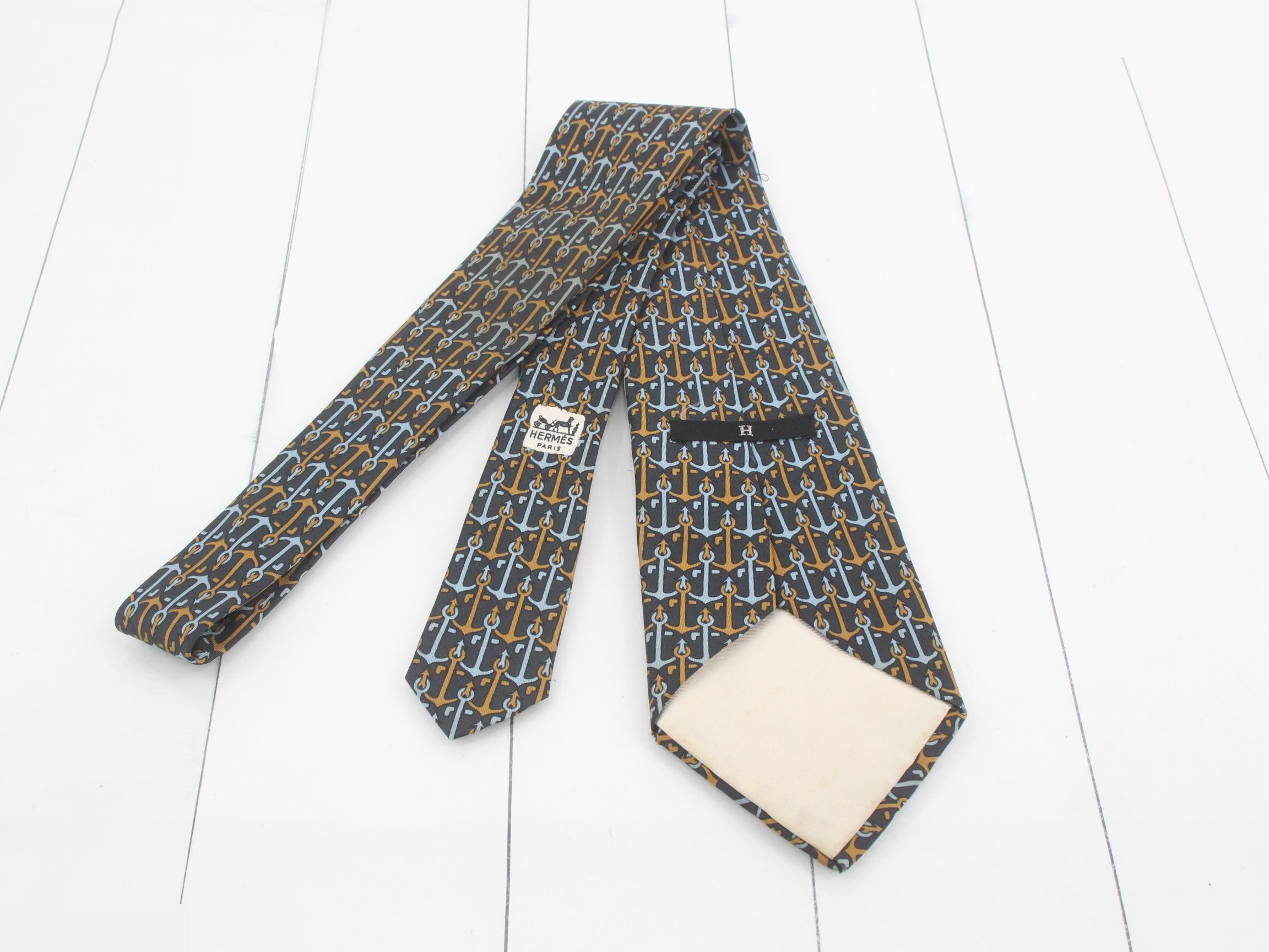 tie — view 2