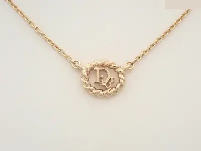 Other line: Precious metals, necklaces, pendants, neck circumference approximately 43 cm.