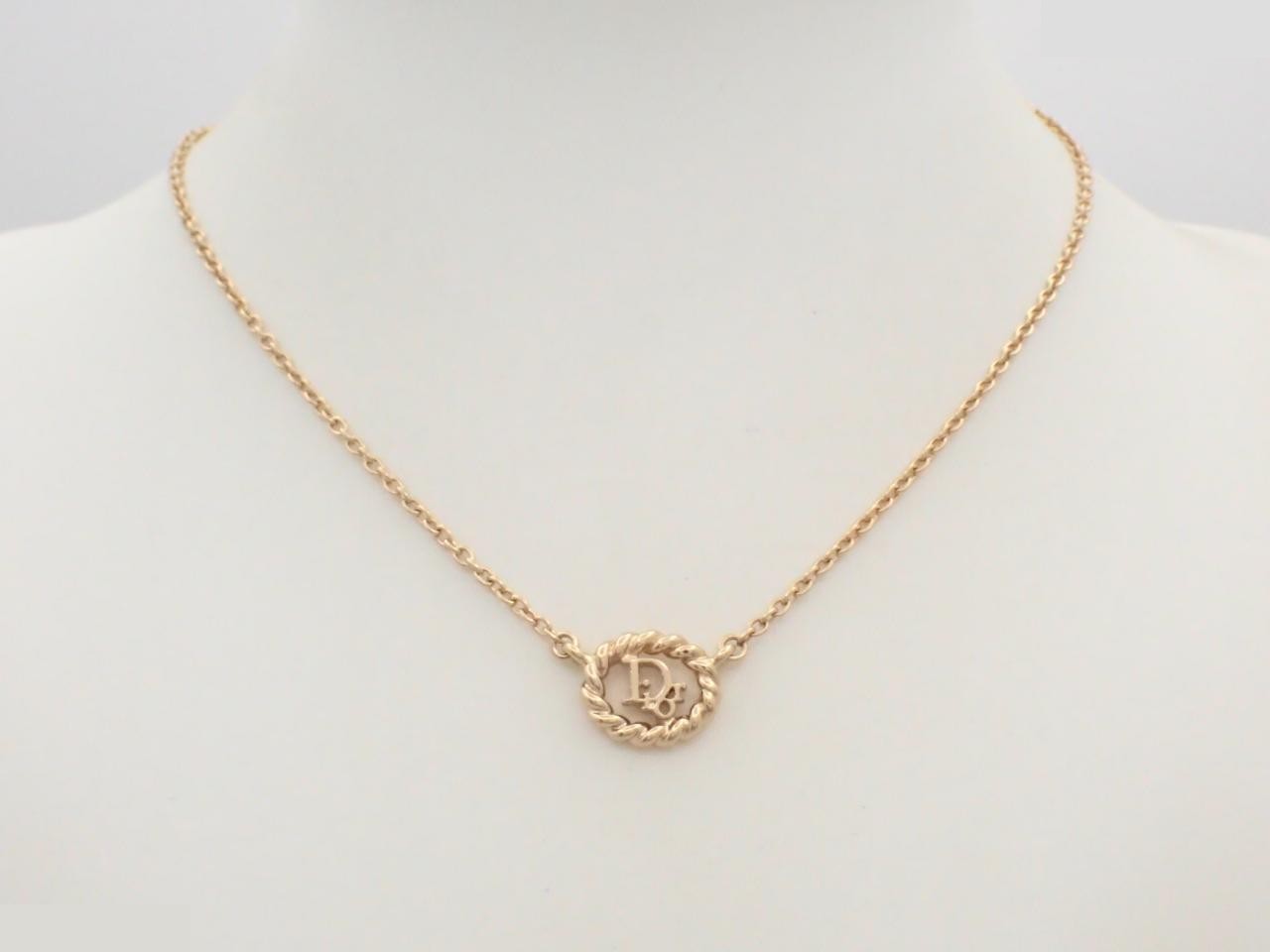 Other line: Precious metals, necklaces, pendants, neck circumference approximately 43 cm. — view 3