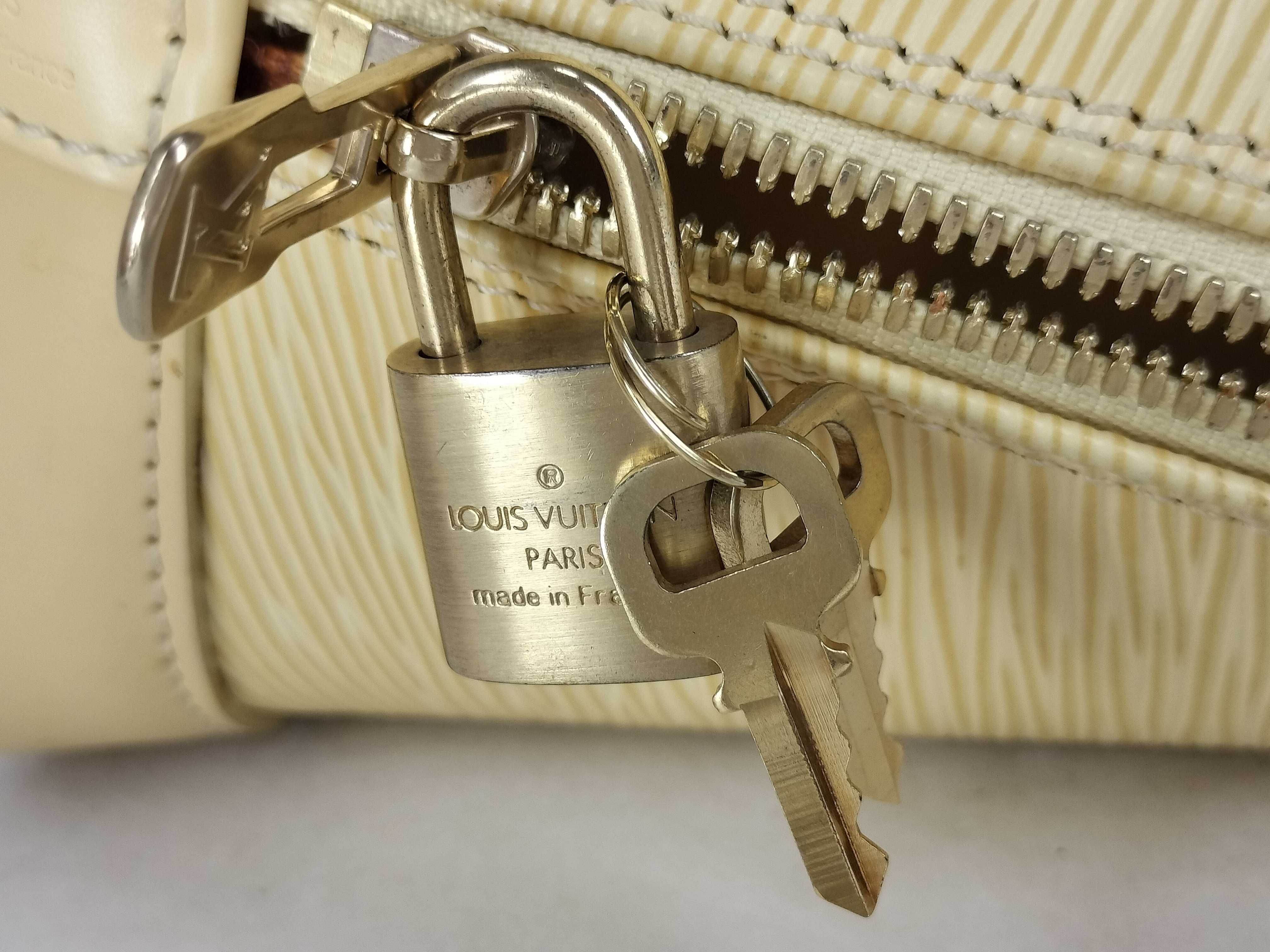 Epi Louis Vuitton Alma Epi PM Handbag — view 13
