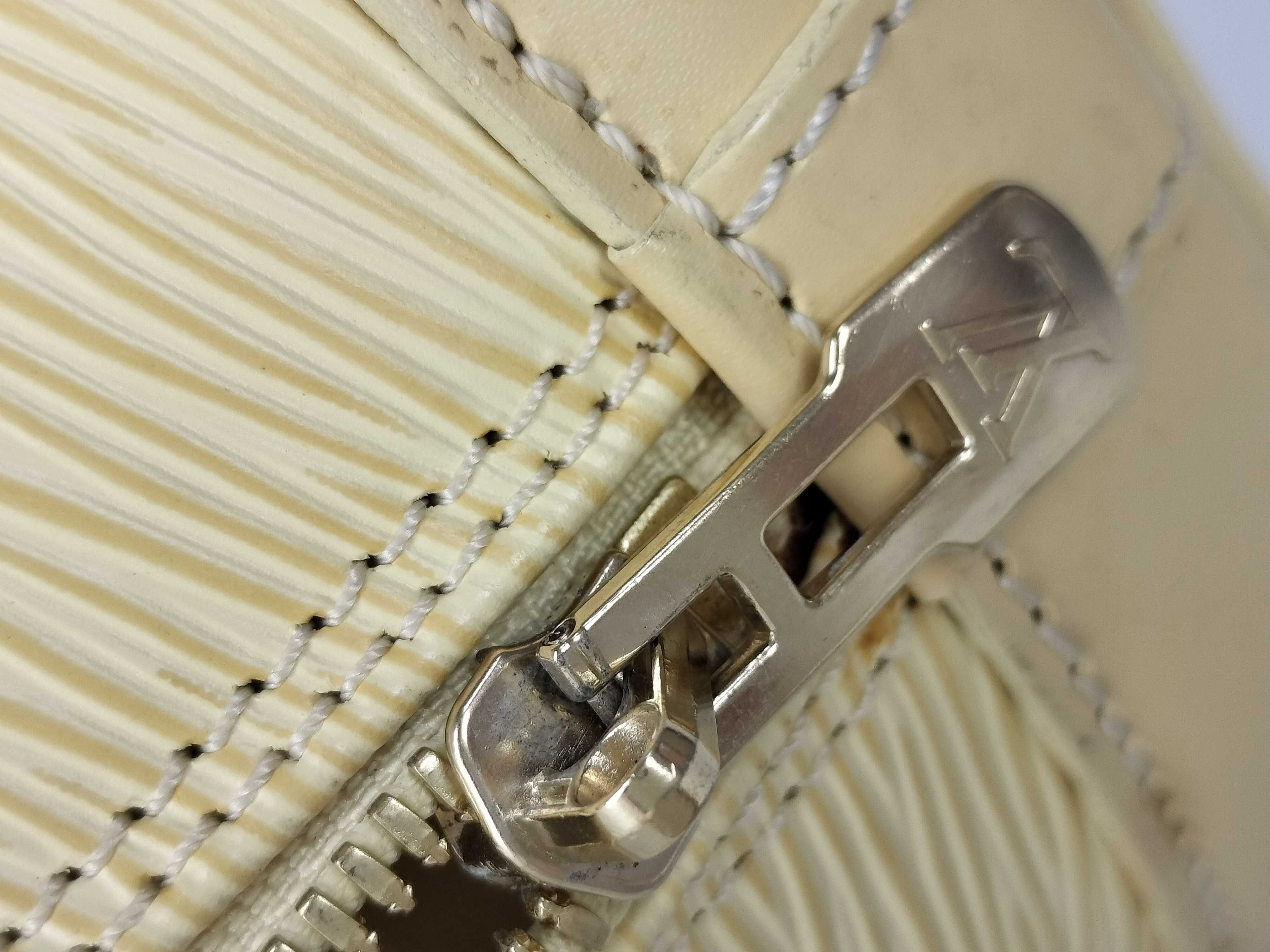 Epi Louis Vuitton Alma Epi PM Handbag — view 15