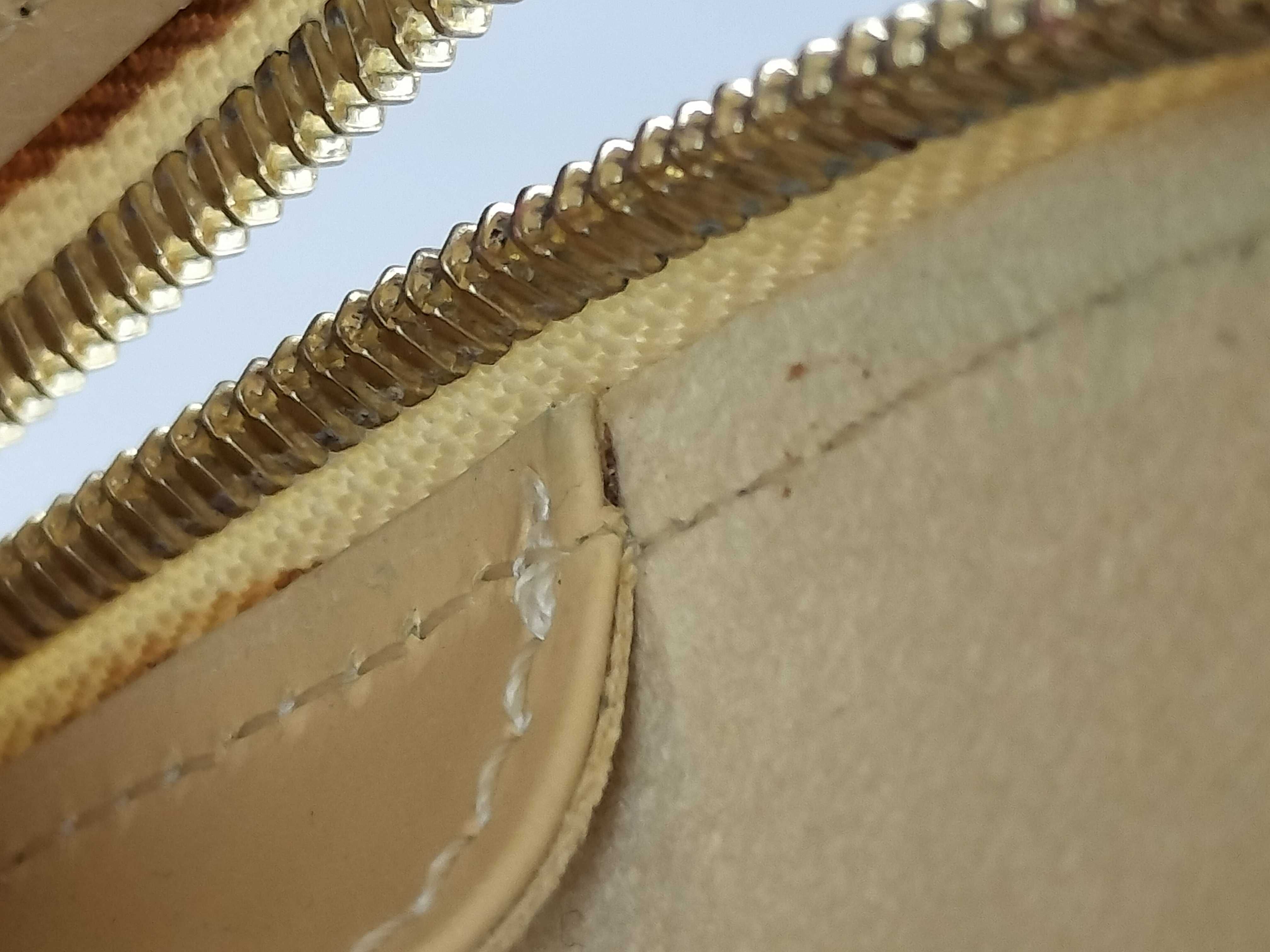 Epi Louis Vuitton Alma Epi PM Handbag — view 9
