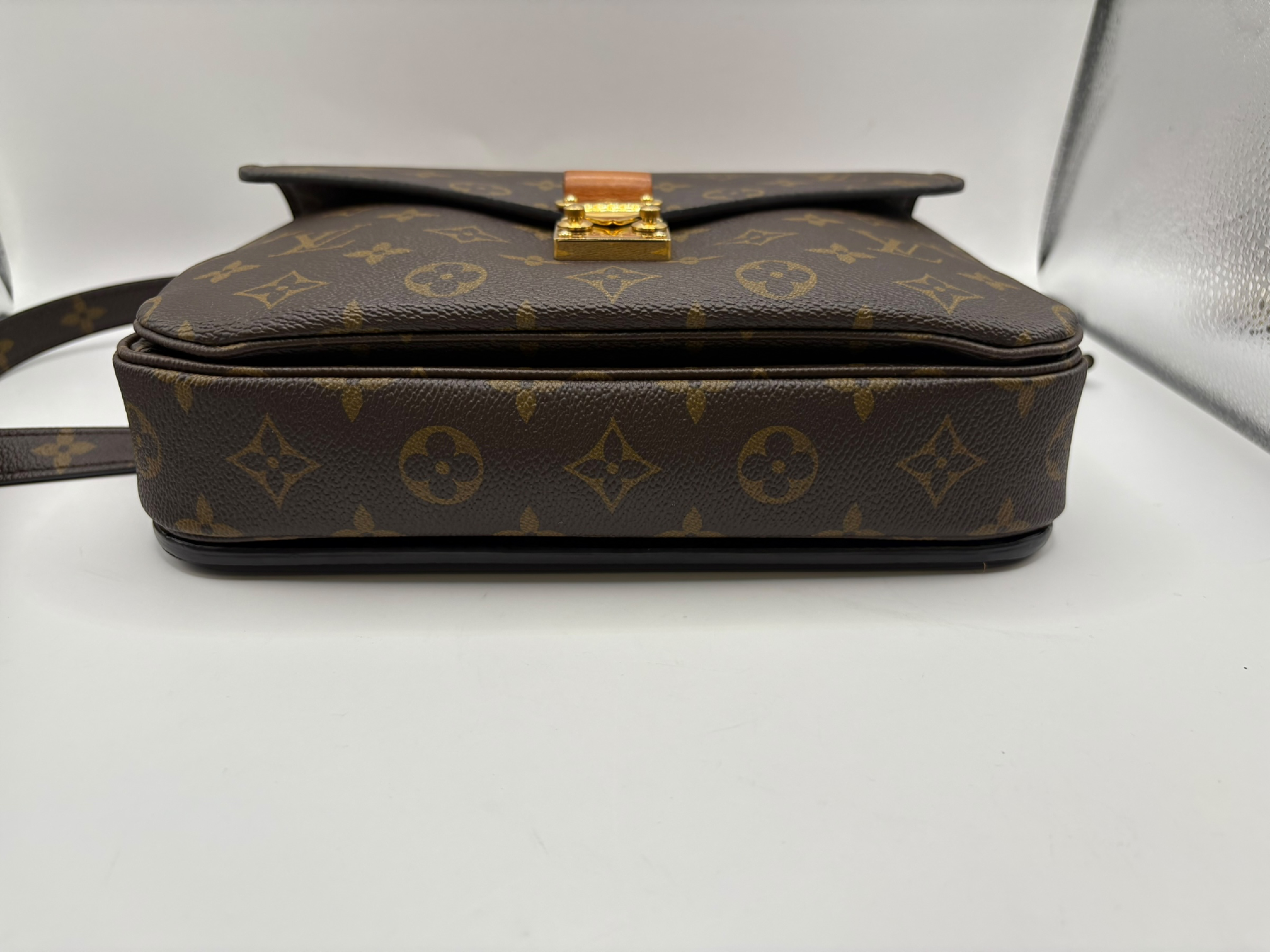 Monogram Pochette Metis MM M44875 Brown (RFID detected) Shoulder Bag — view 3