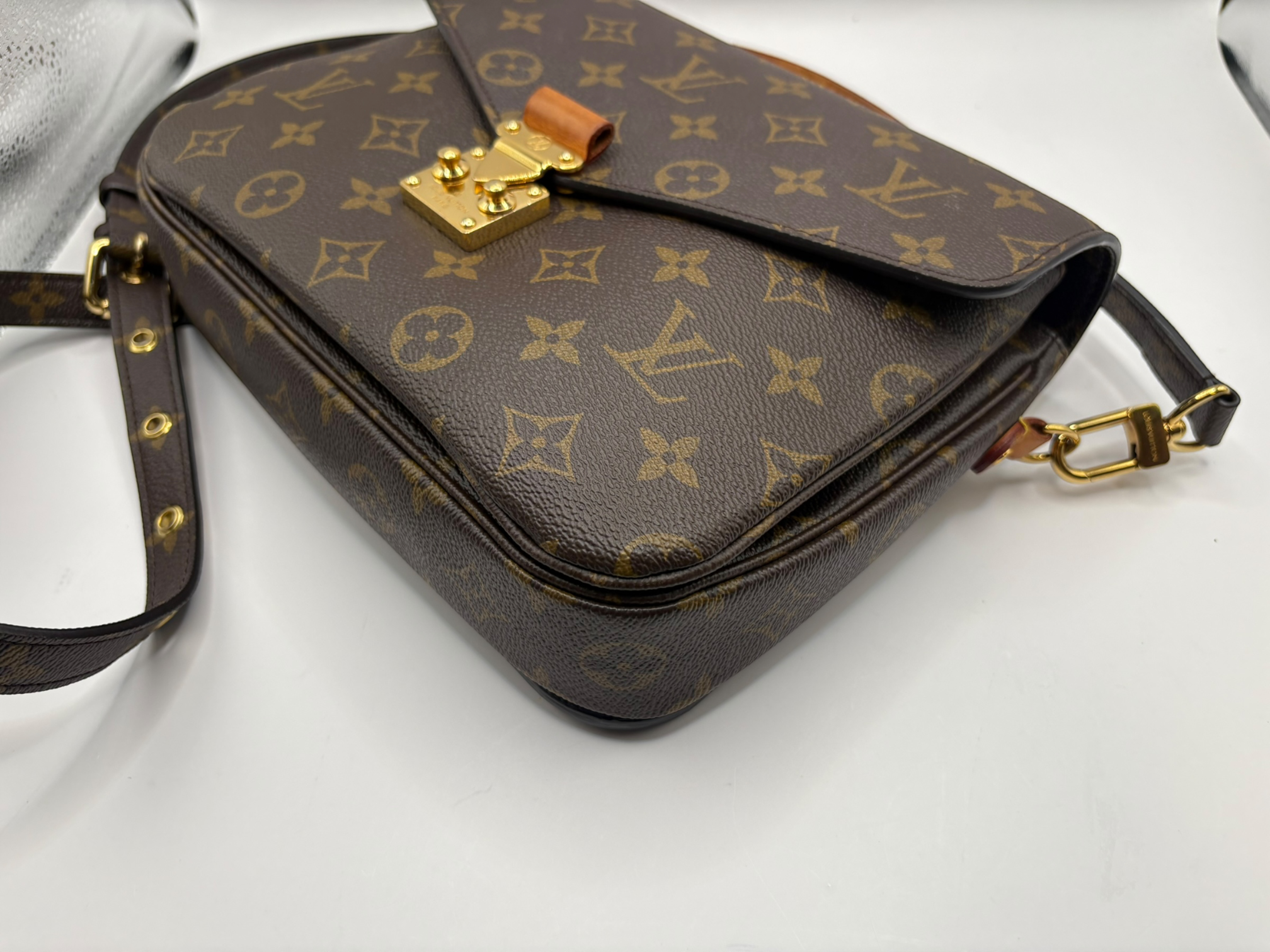Monogram Pochette Metis MM M44875 Brown (RFID detected) Shoulder Bag — view 4