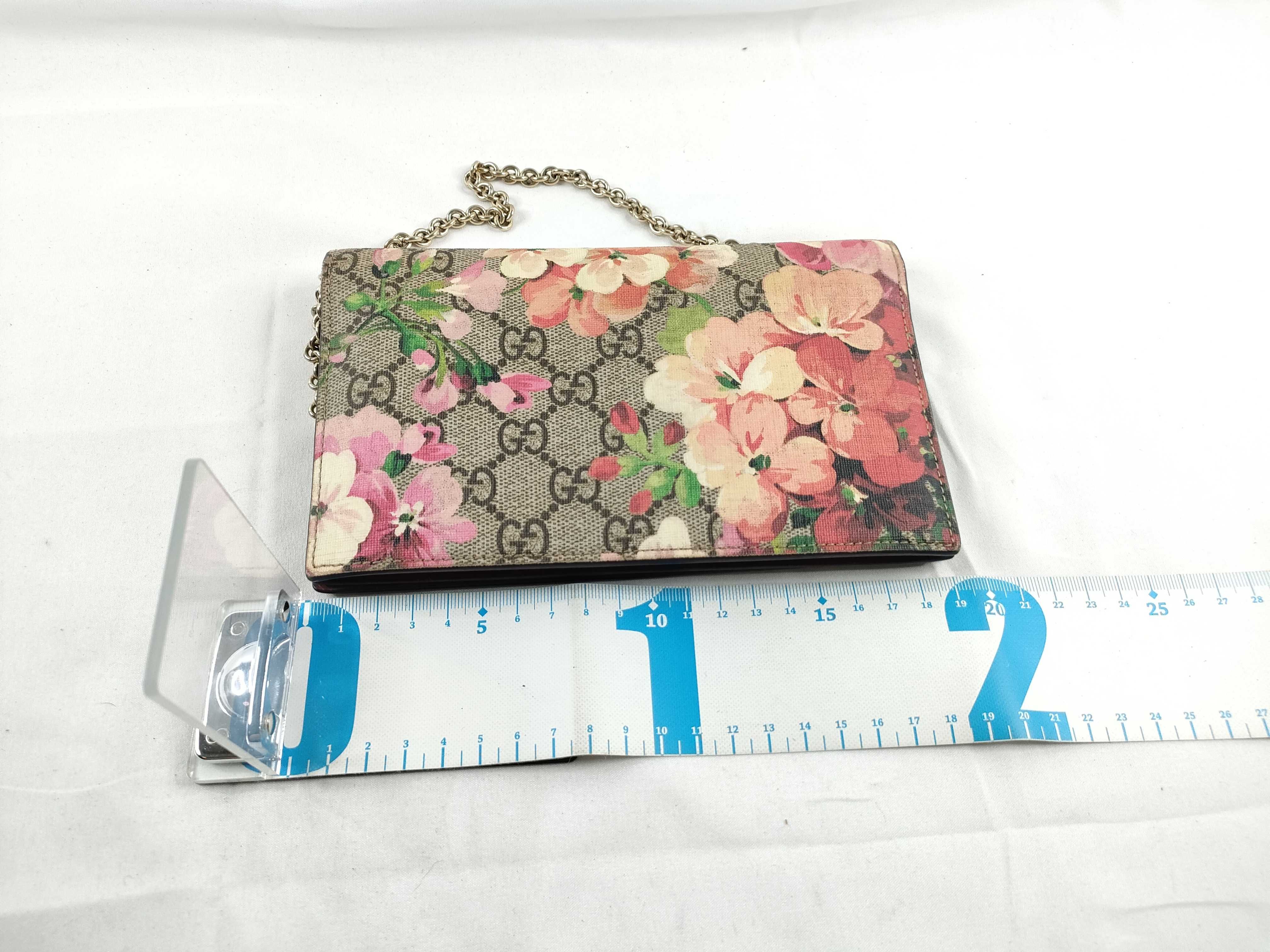 GG Canvas Wallet Chain Shoulder Bag — view 2