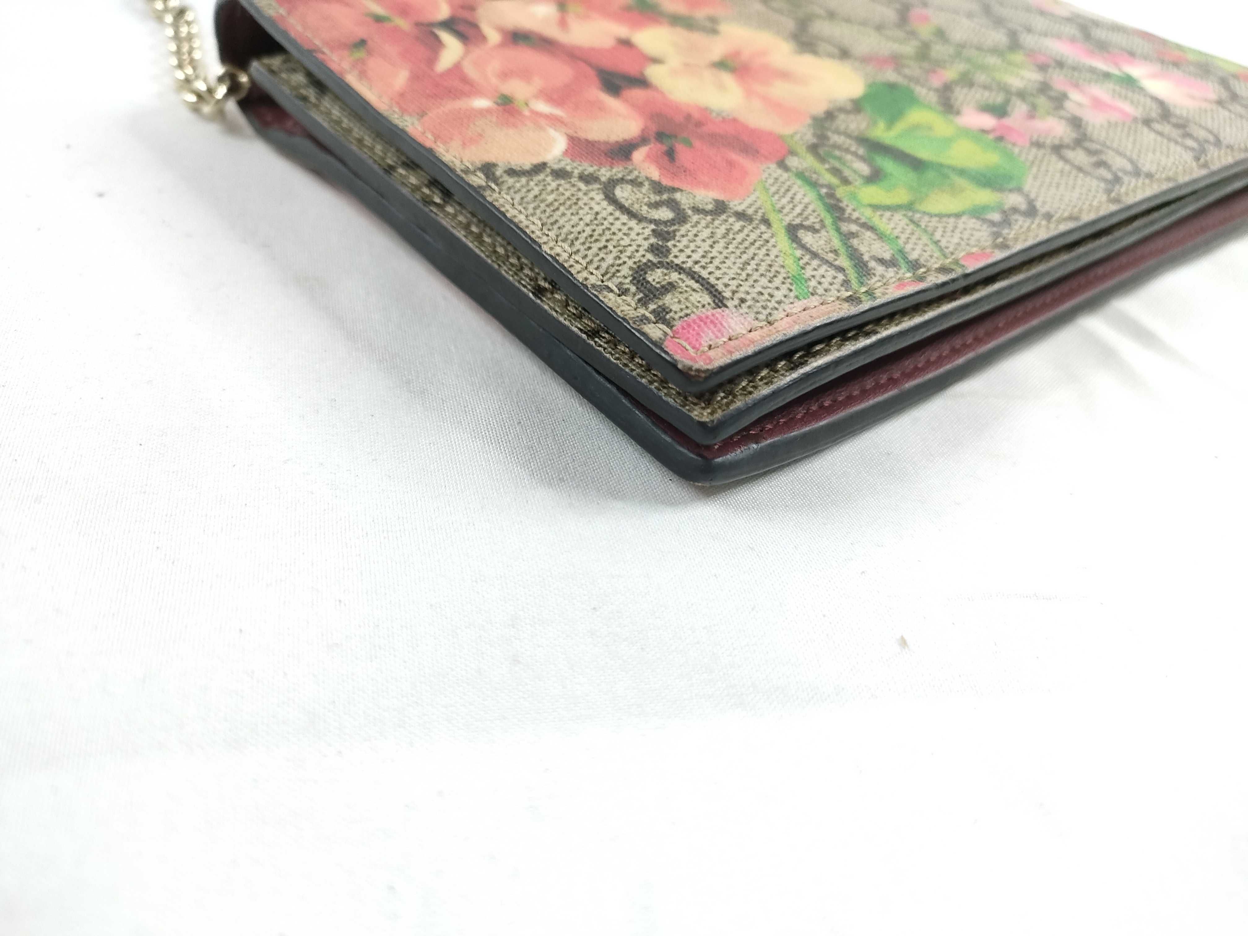 GG Canvas Wallet Chain Shoulder Bag — view 3