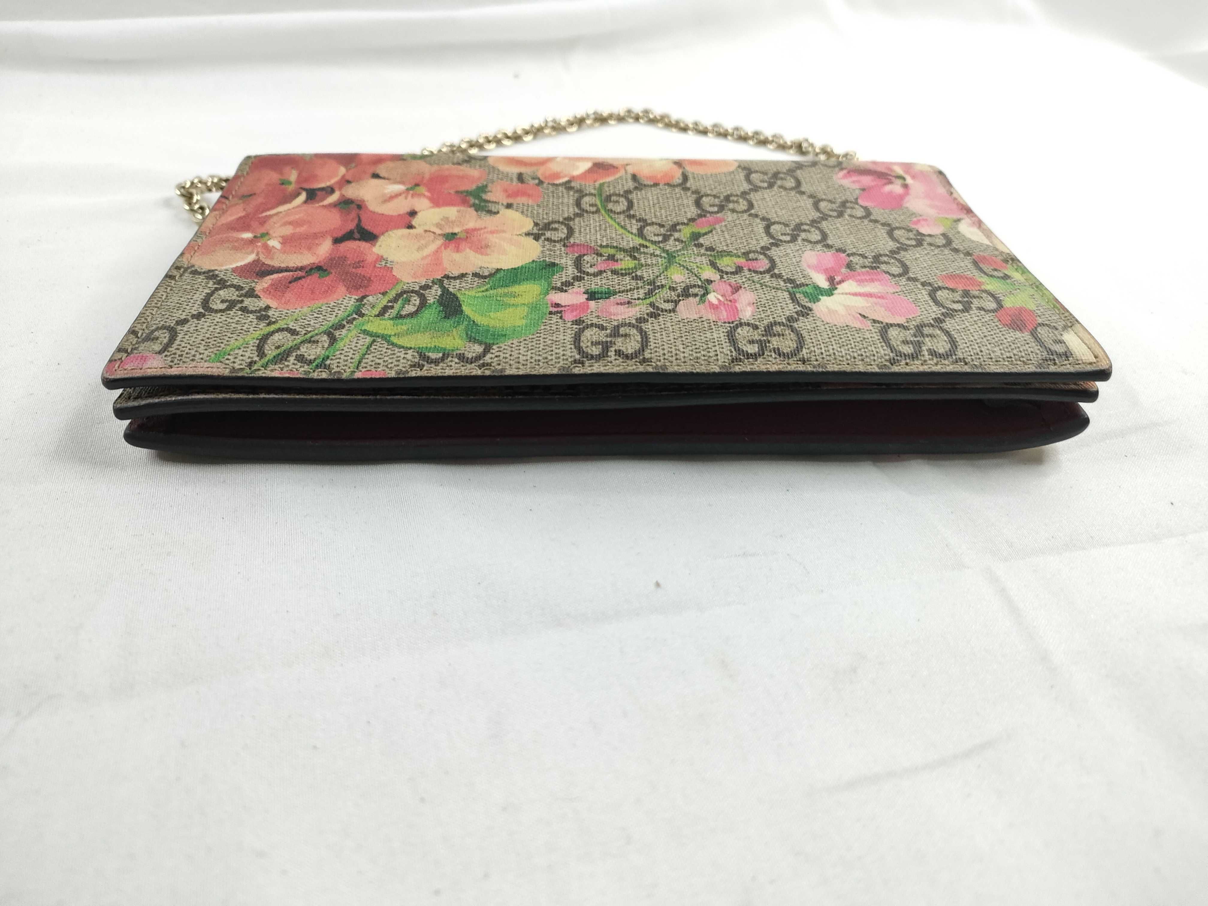 GG Canvas Wallet Chain Shoulder Bag — view 4