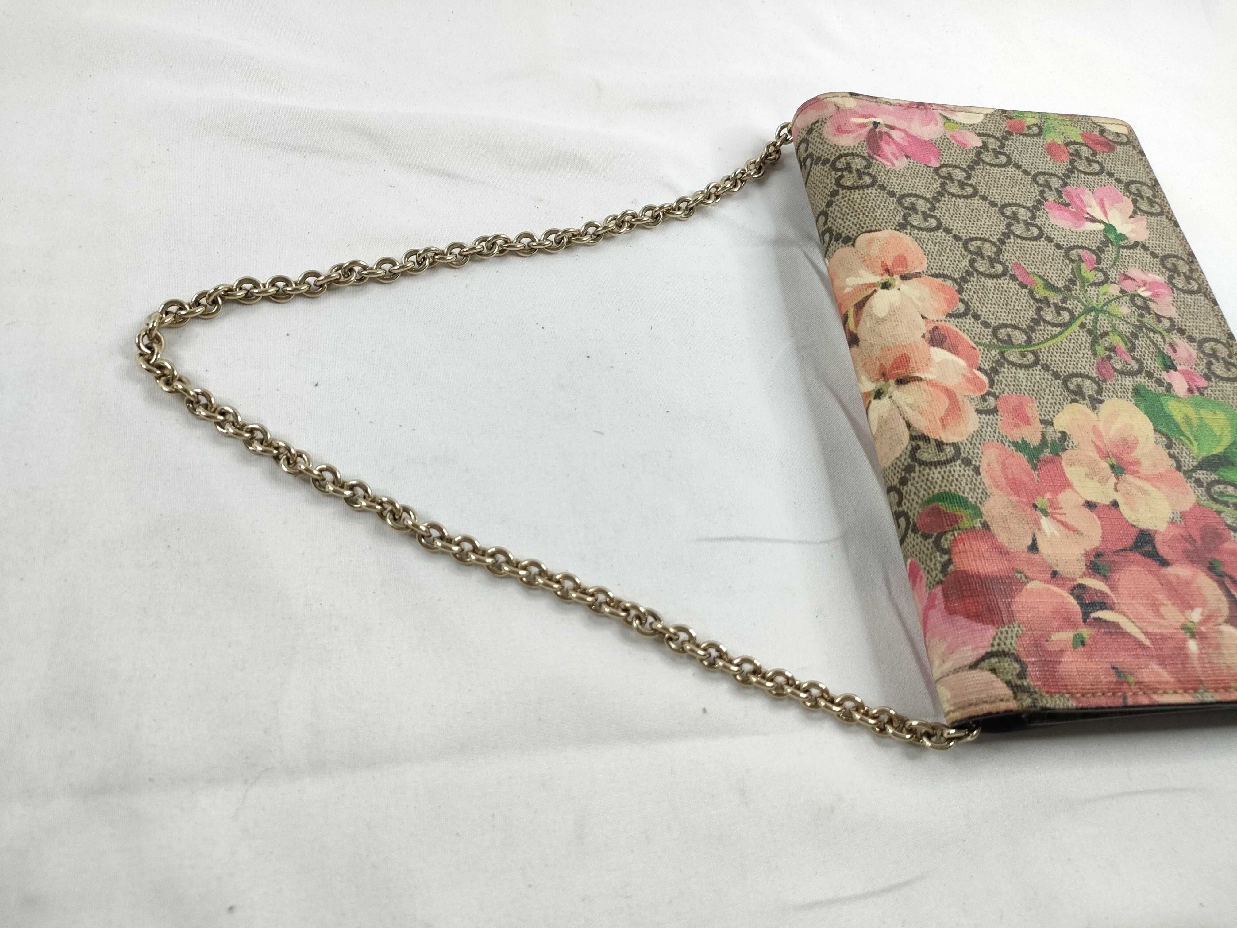 GG Canvas Wallet Chain Shoulder Bag — view 6