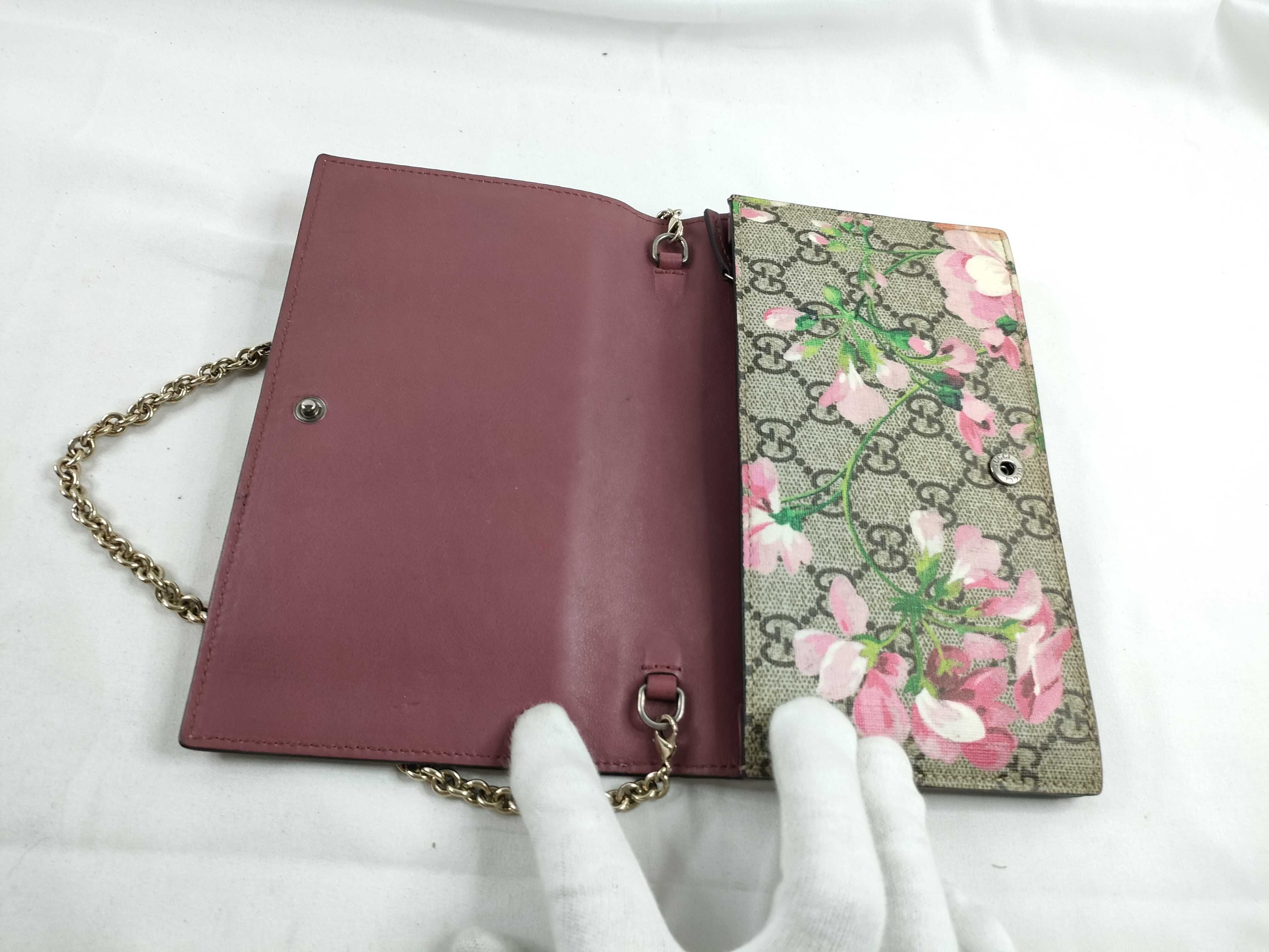 GG Canvas Wallet Chain Shoulder Bag — view 8