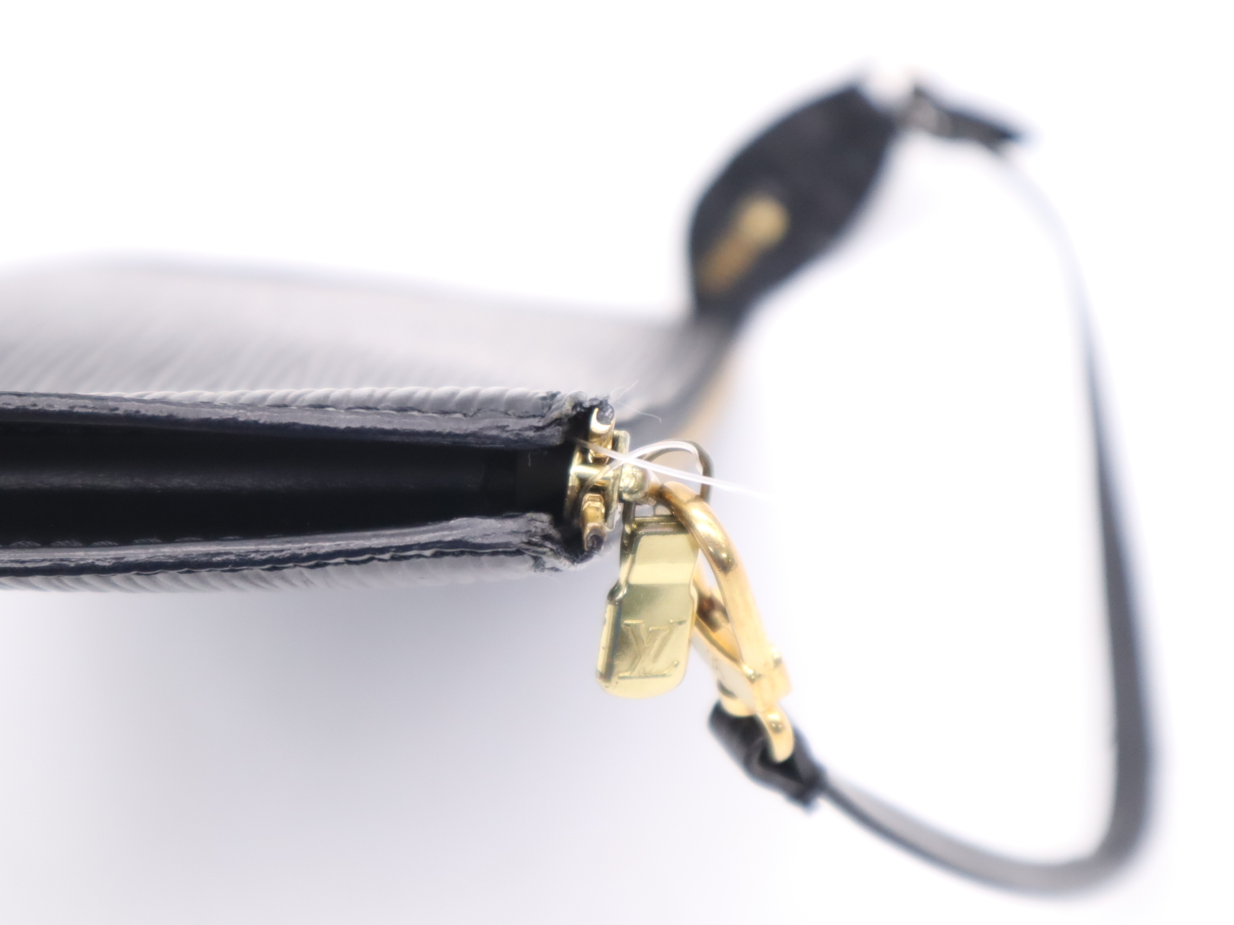 M52942 Epi Pochette Accessoires Noir Pouch — view 7