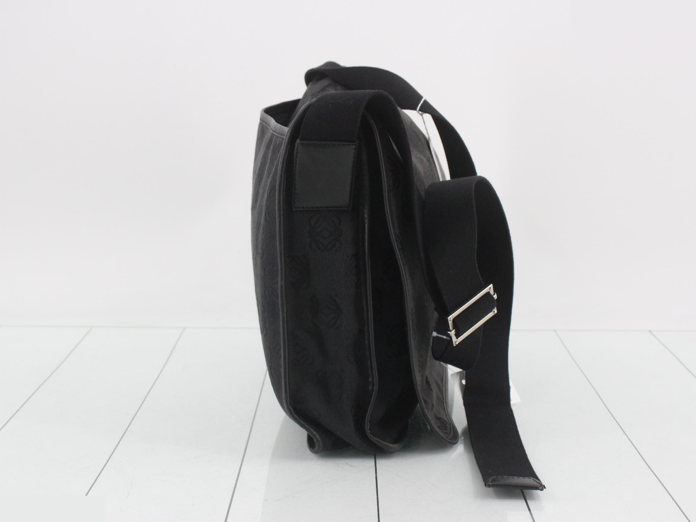 Shoulder bag — view 4