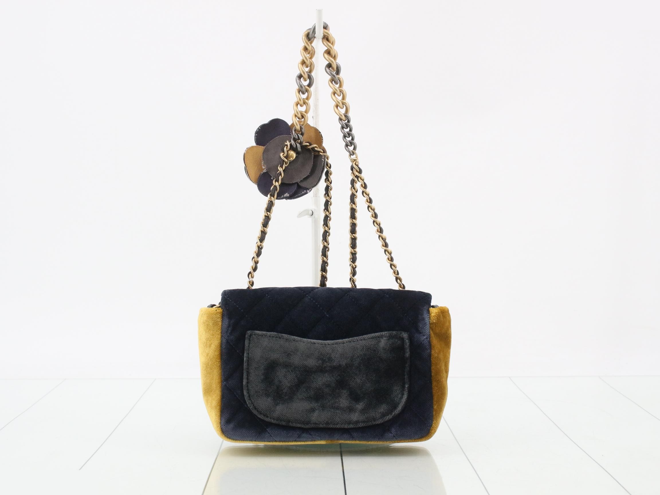 Matelassé shoulder bag, velour, serial number 24, gold hardware. — view 2