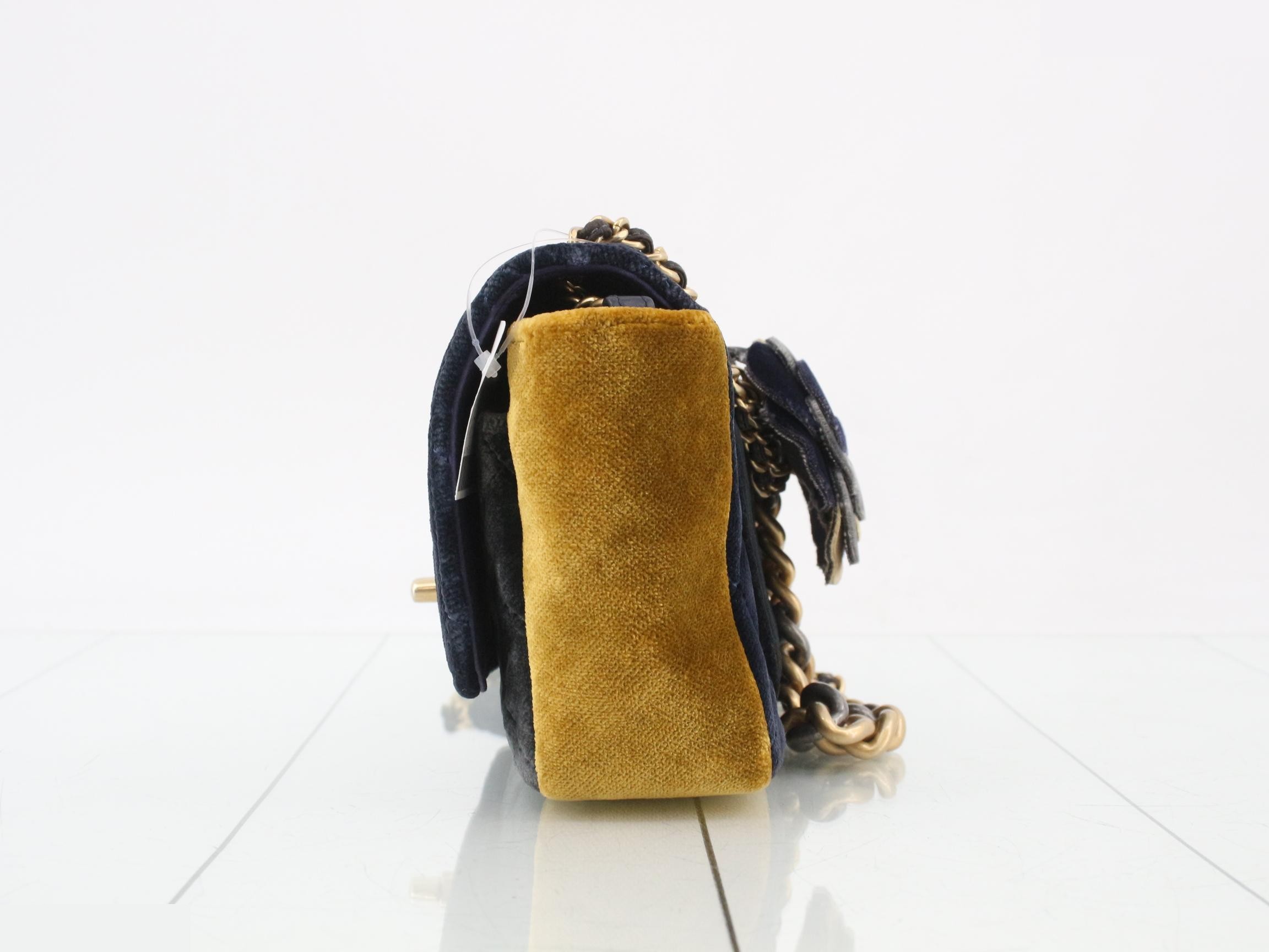Matelassé shoulder bag, velour, serial number 24, gold hardware. — view 3