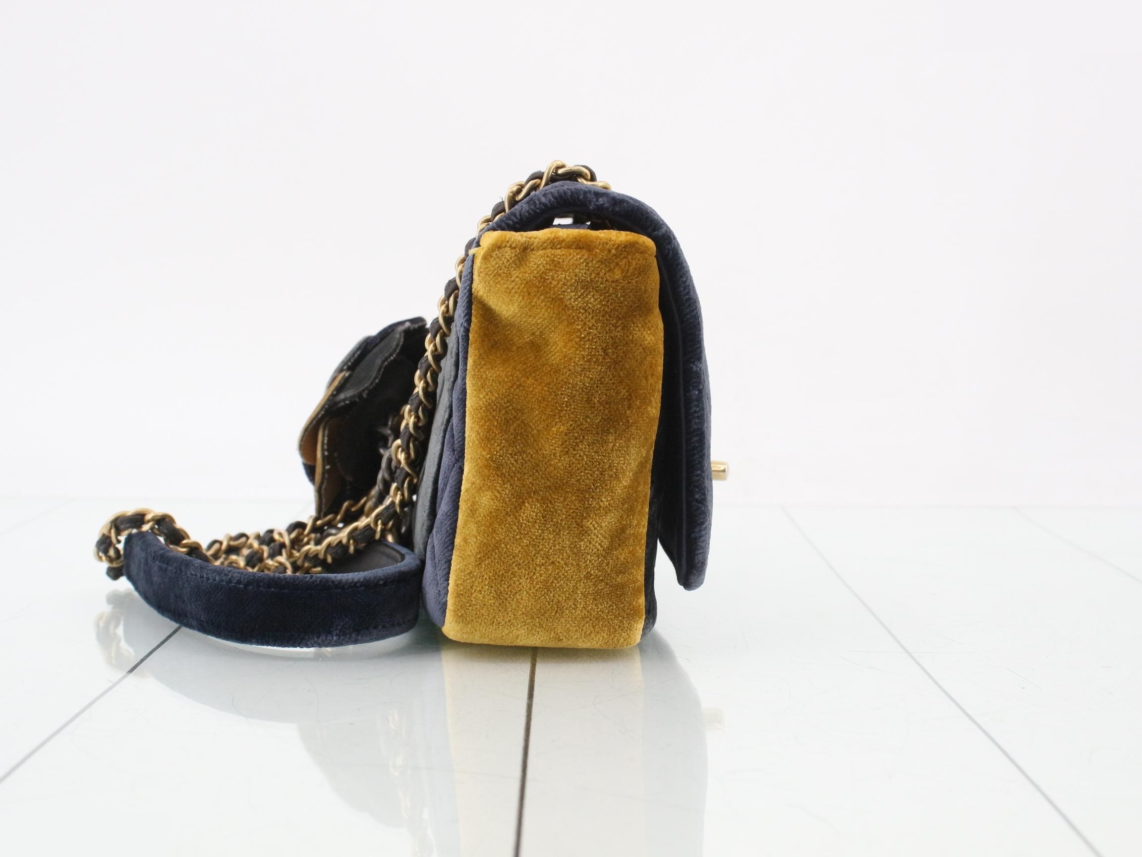Matelassé shoulder bag, velour, serial number 24, gold hardware. — view 4