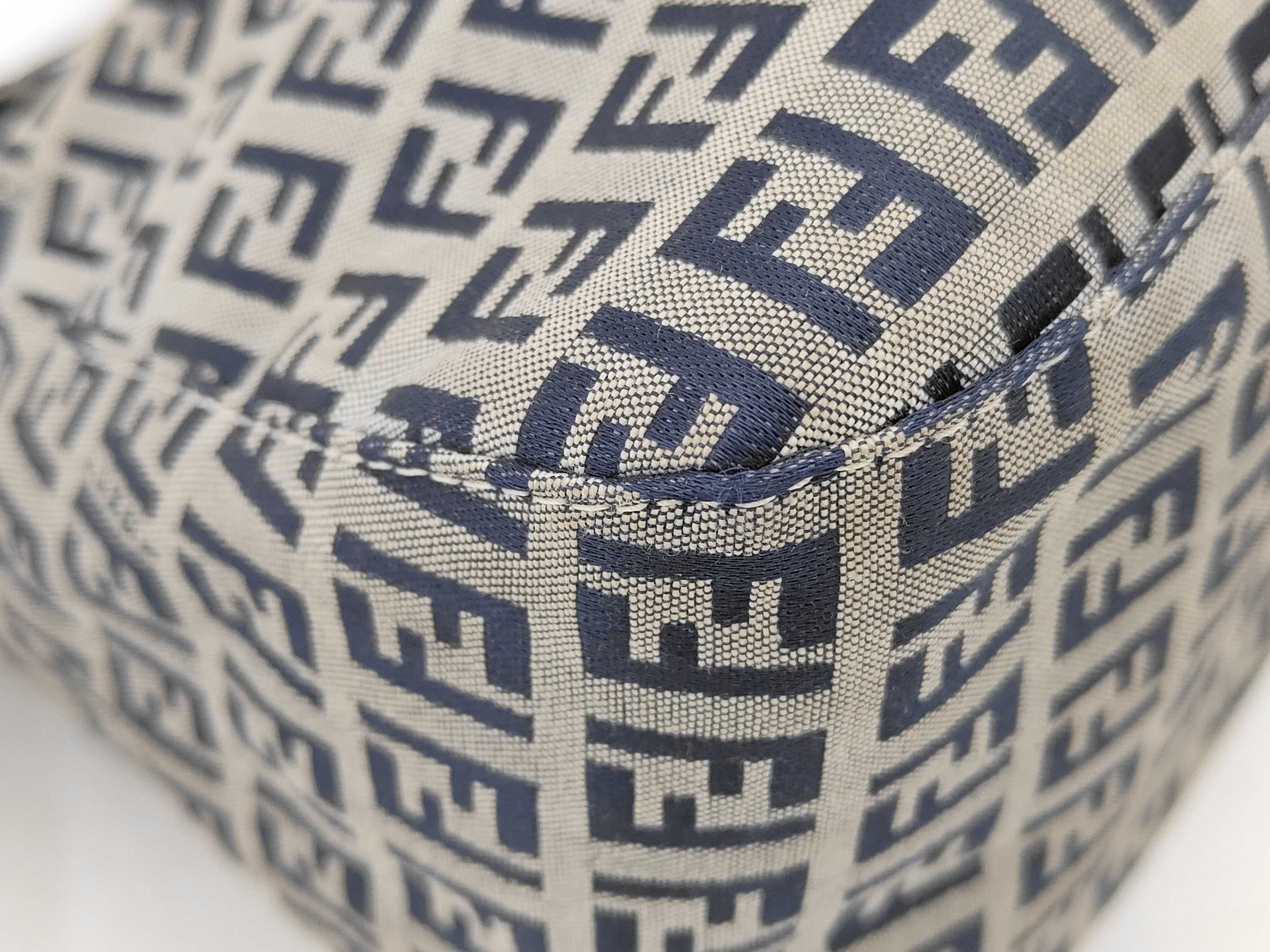 handbag — view 3
