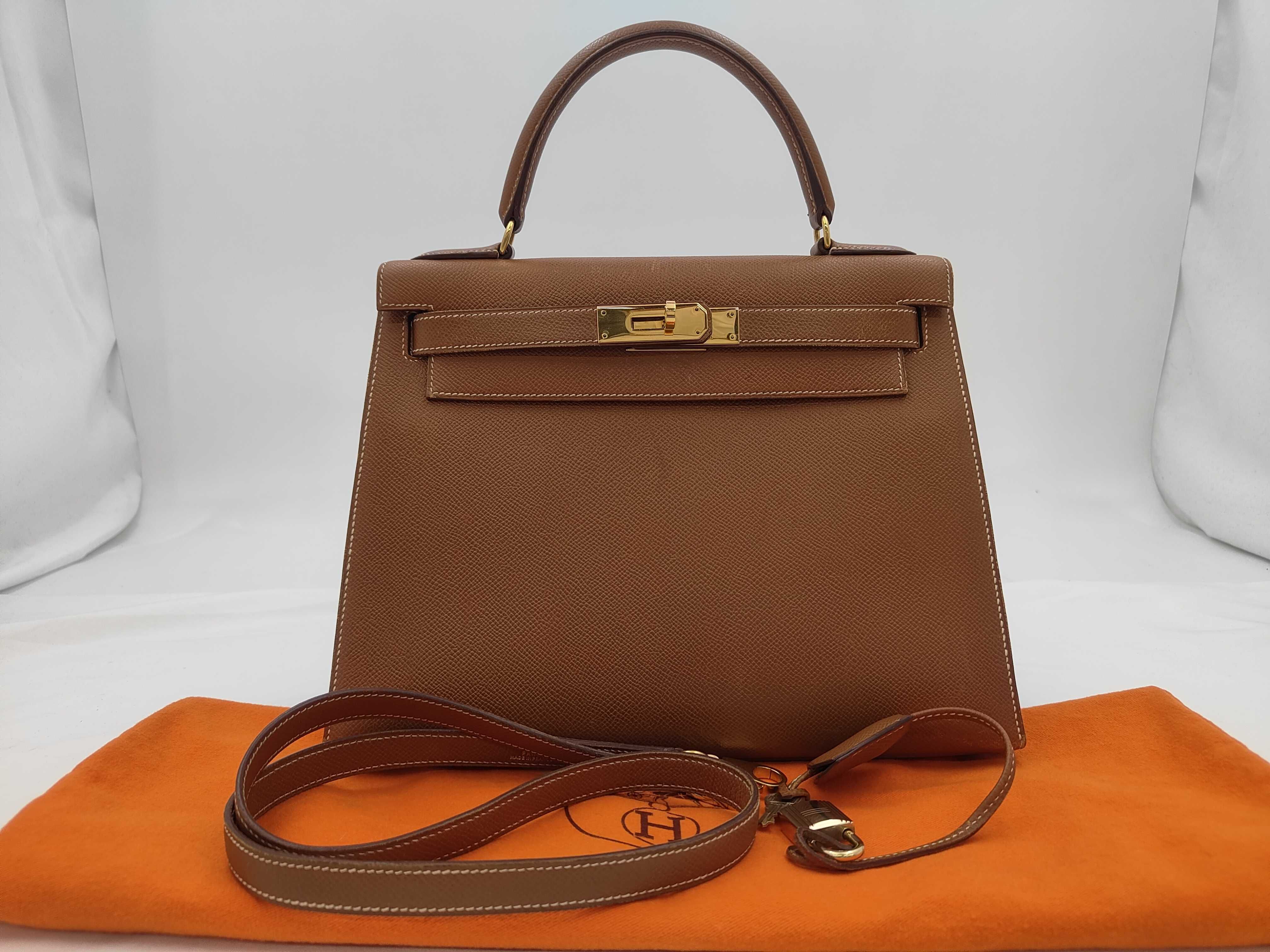 Kelly 28, external stitching, Courchevel leather, gold hardware, V stamp, handbag
