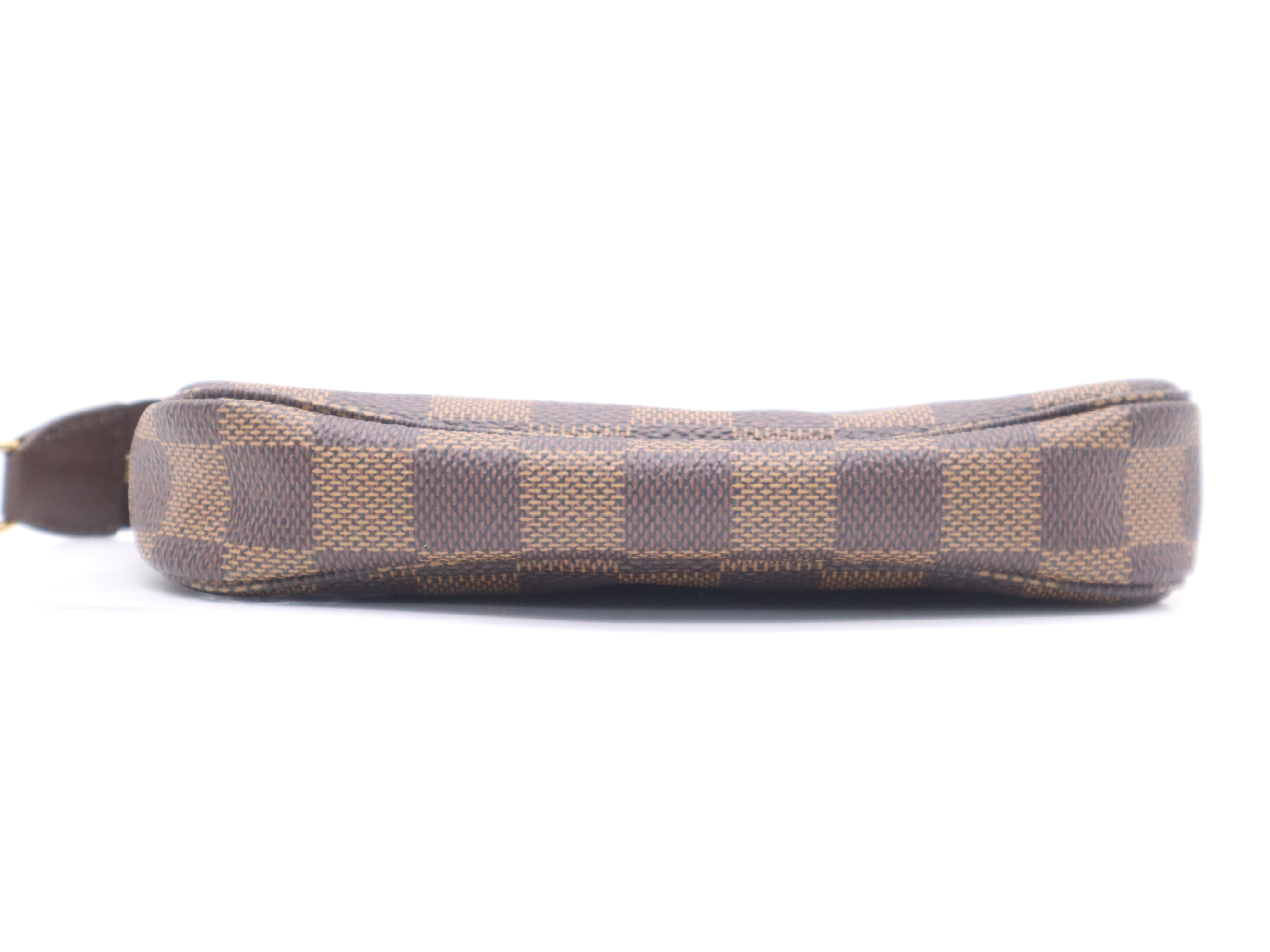 Damier Accessories Pouch — view 4