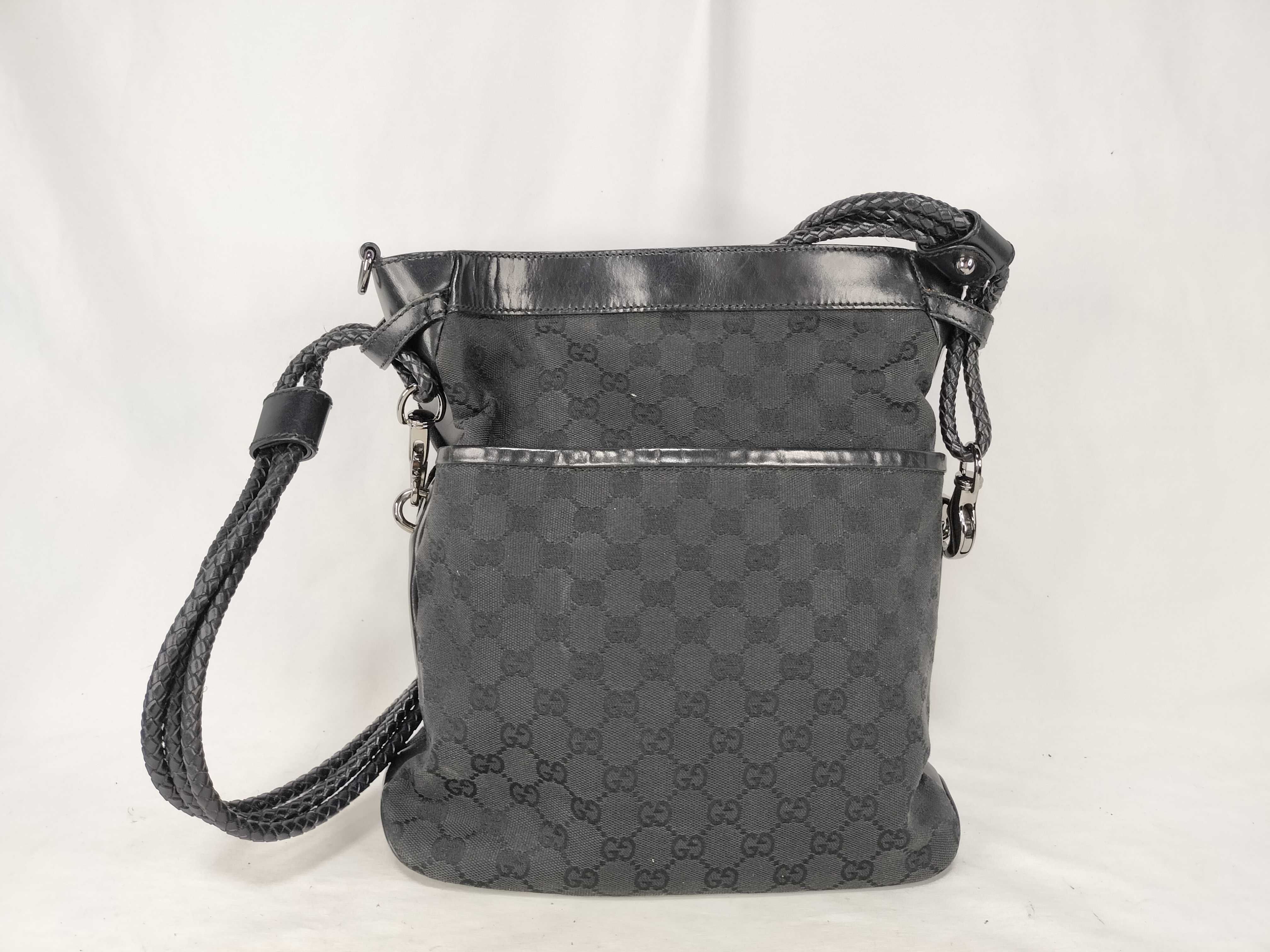 GG Canvas Shoulder Bag