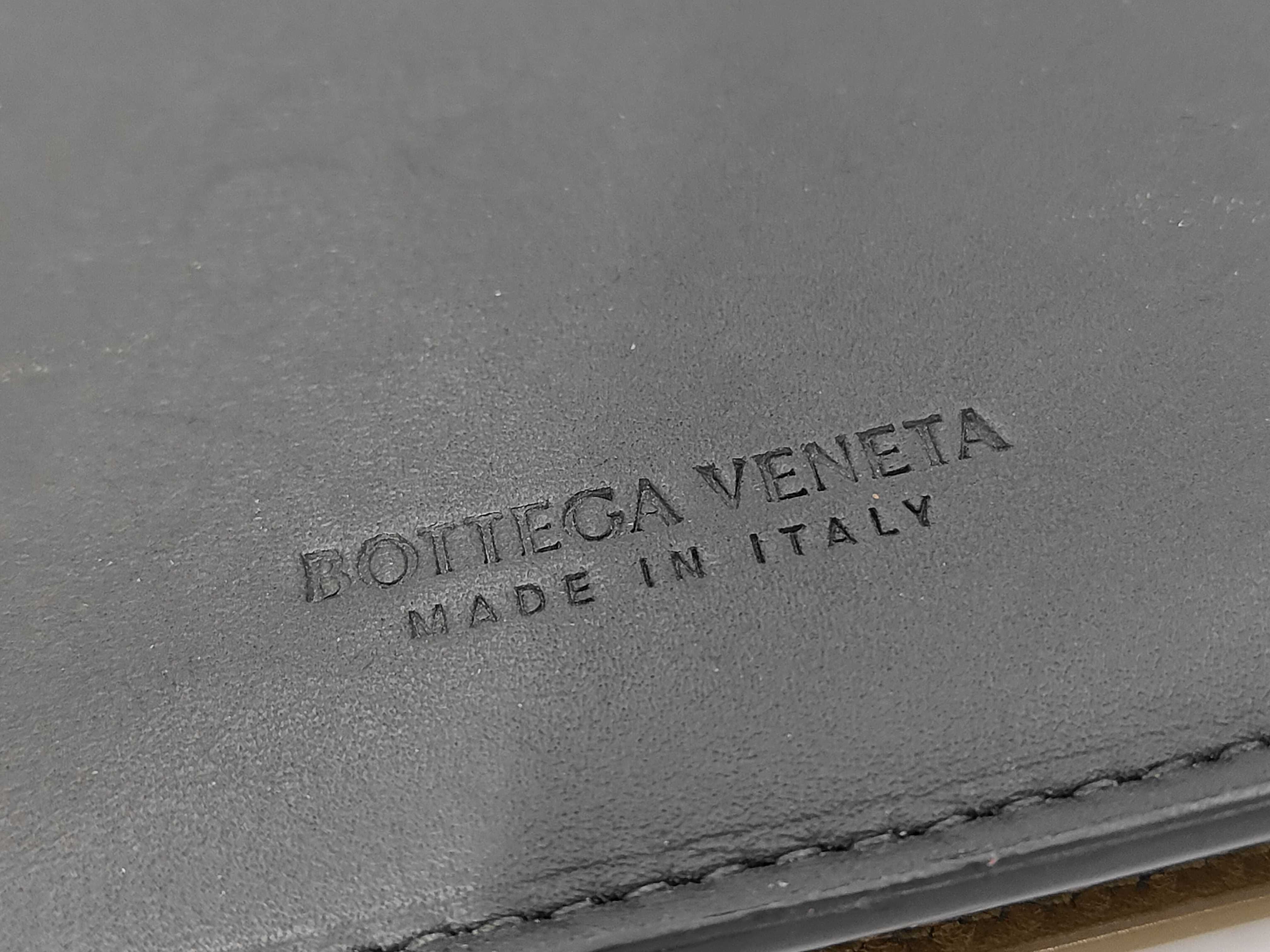 coin case — view 3
