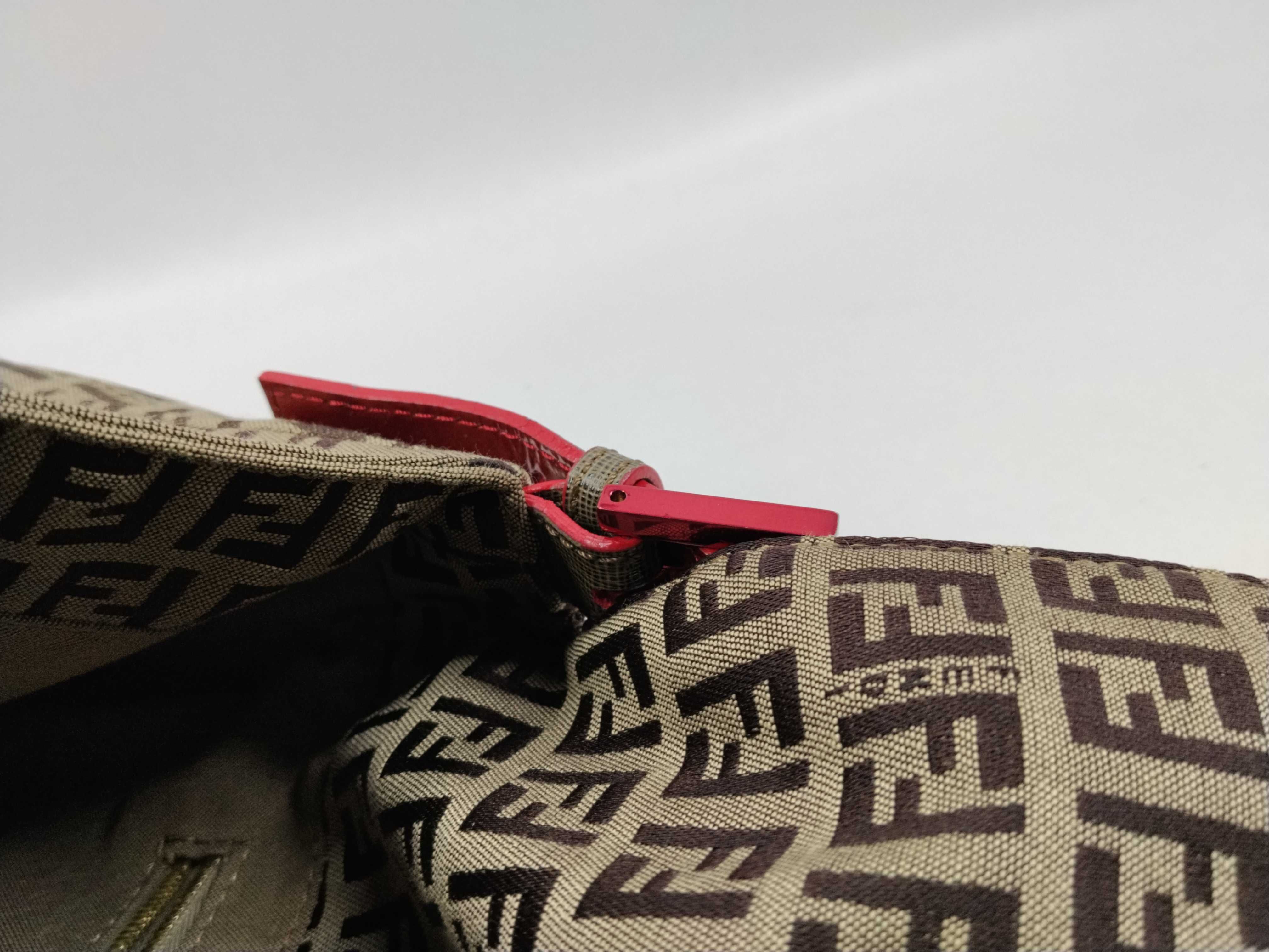 Mamma Fendi Mamma Bucket Shoulder Bag — view 11