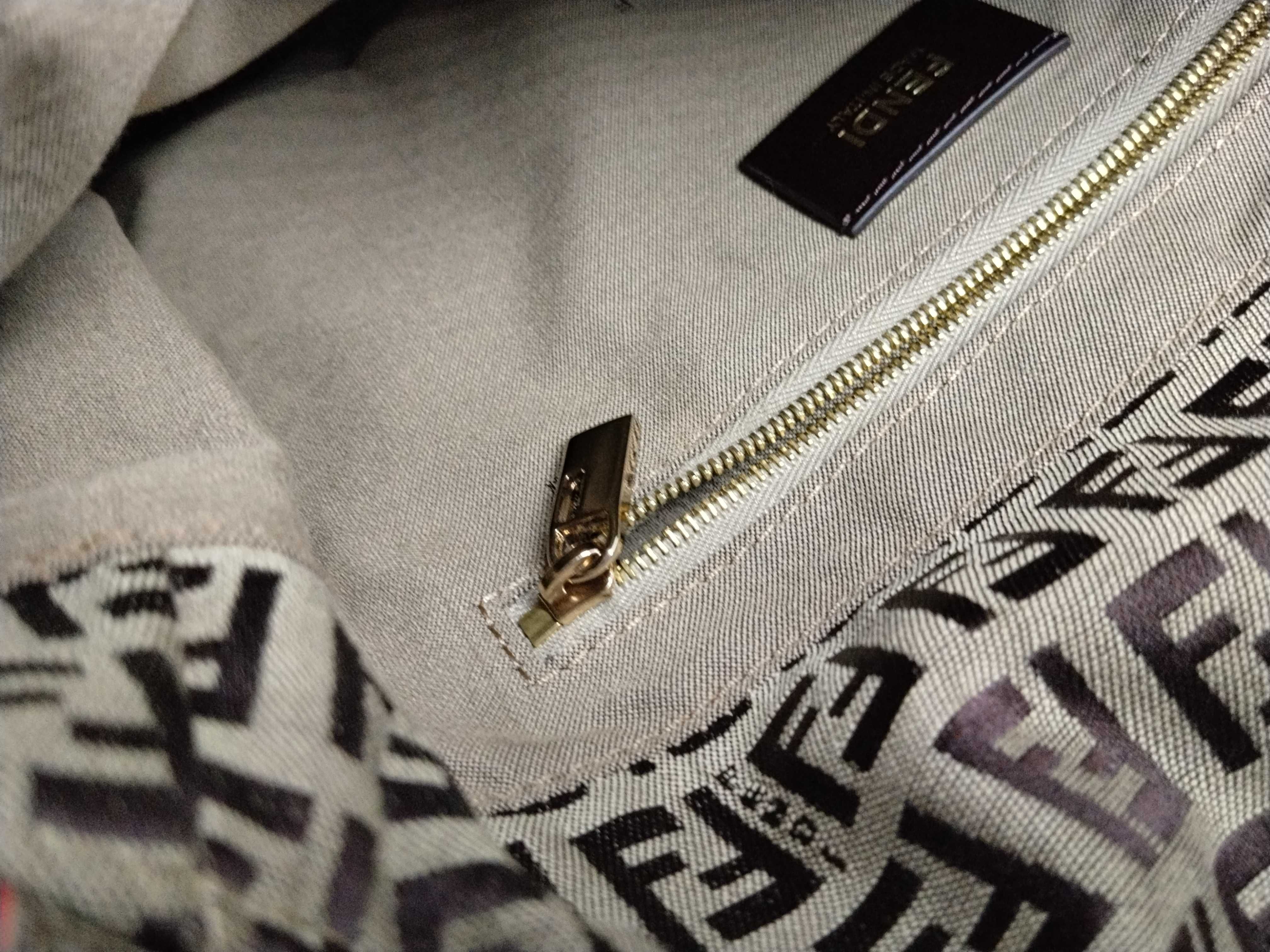 Mamma Fendi Mamma Bucket Shoulder Bag — view 12