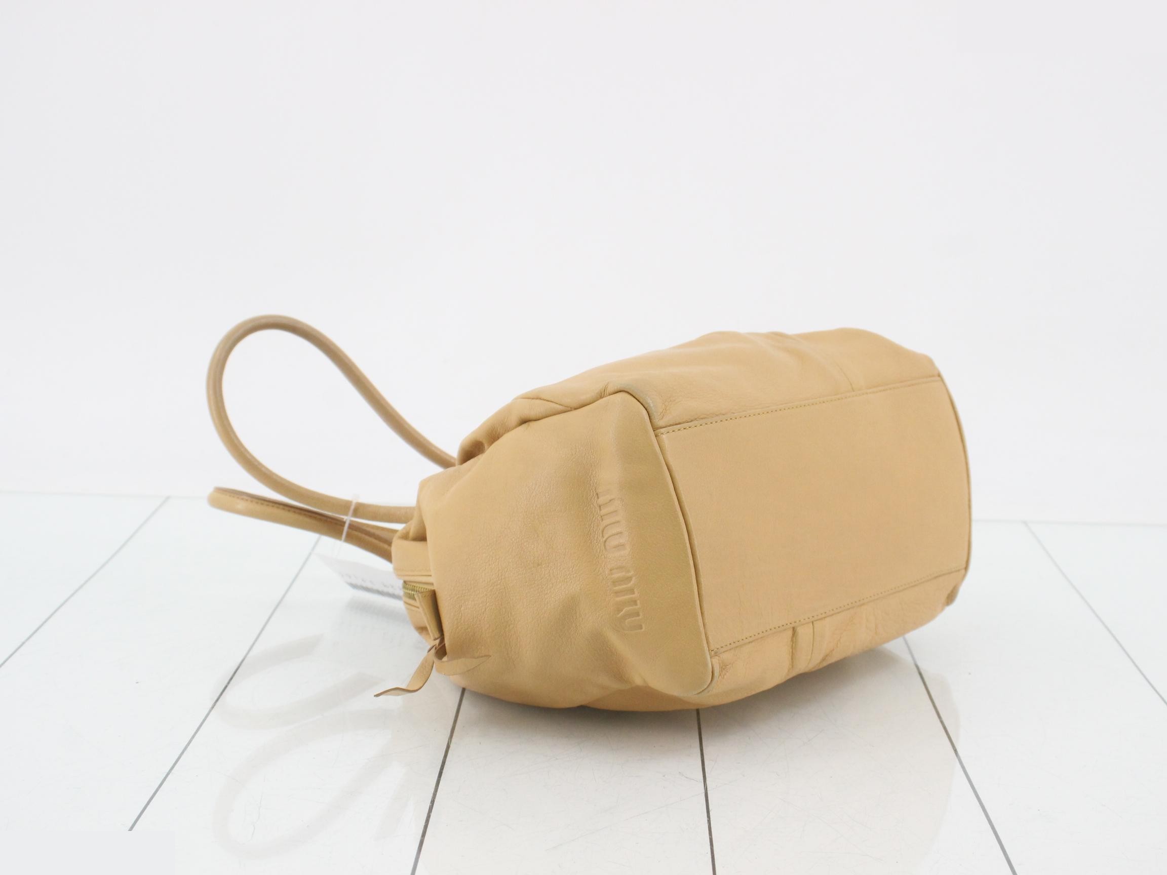 Logo embossed bag — view 5