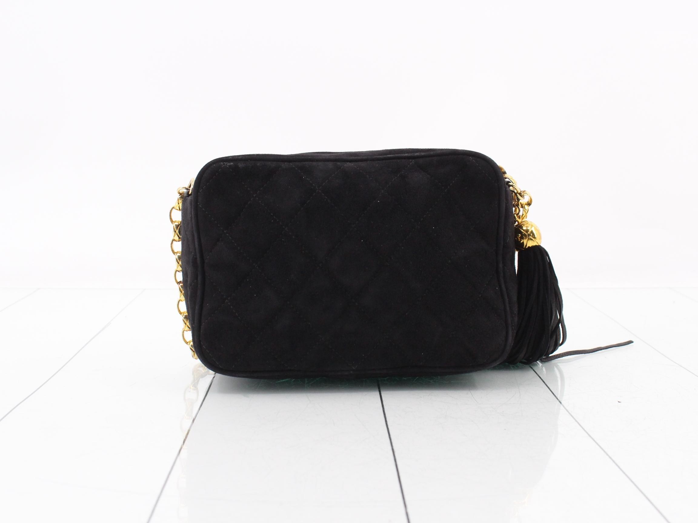 Matelassé suede chain shoulder bag with Coco Mark and tassel. — view 2