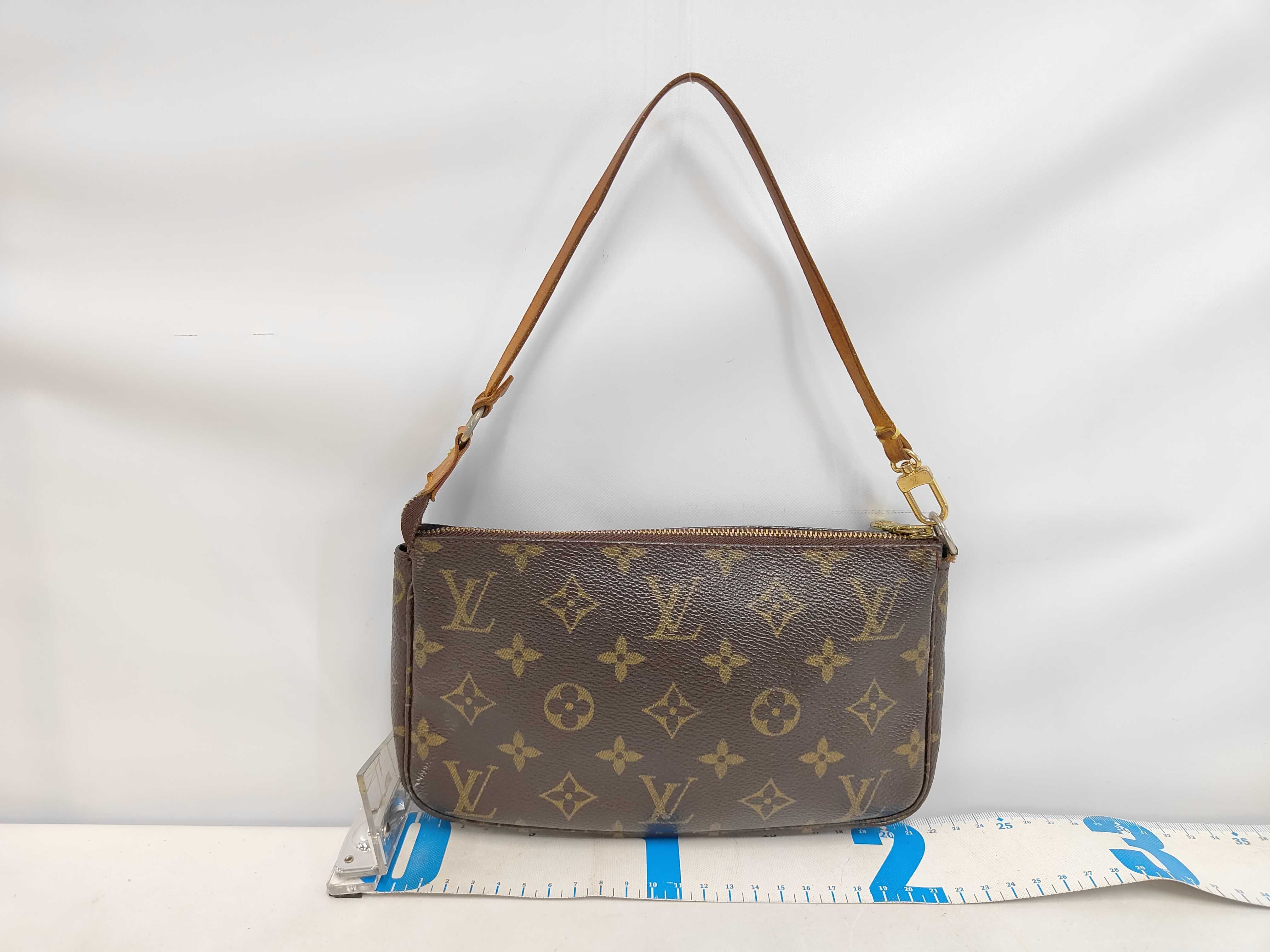 Monogram Accessoires Accessory Pouch — view 2