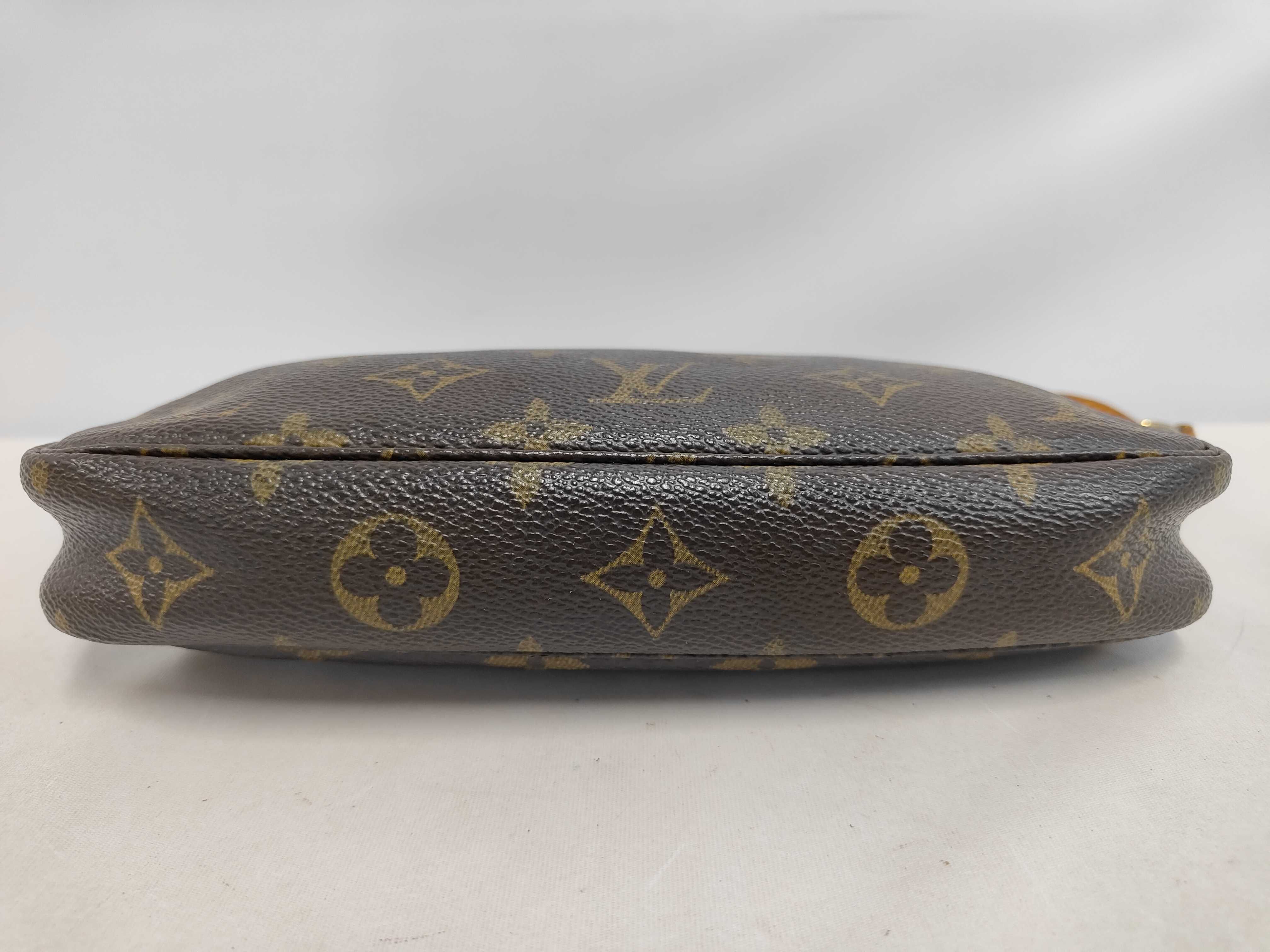 Monogram Accessoires Accessory Pouch — view 4
